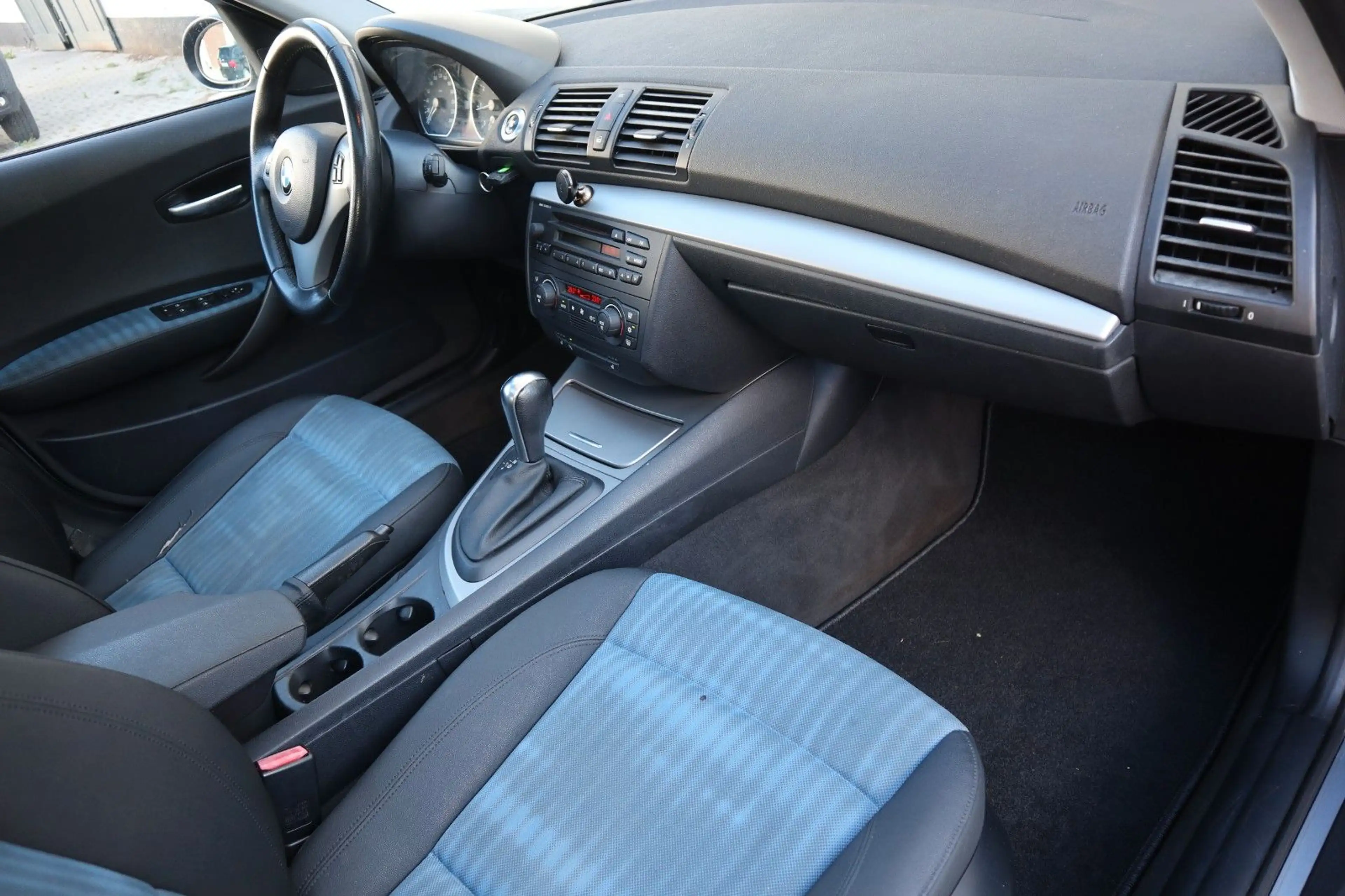 BMW 118 i Automatik Leder eGSD Steuerkette & TÜV NEU — photo 9
