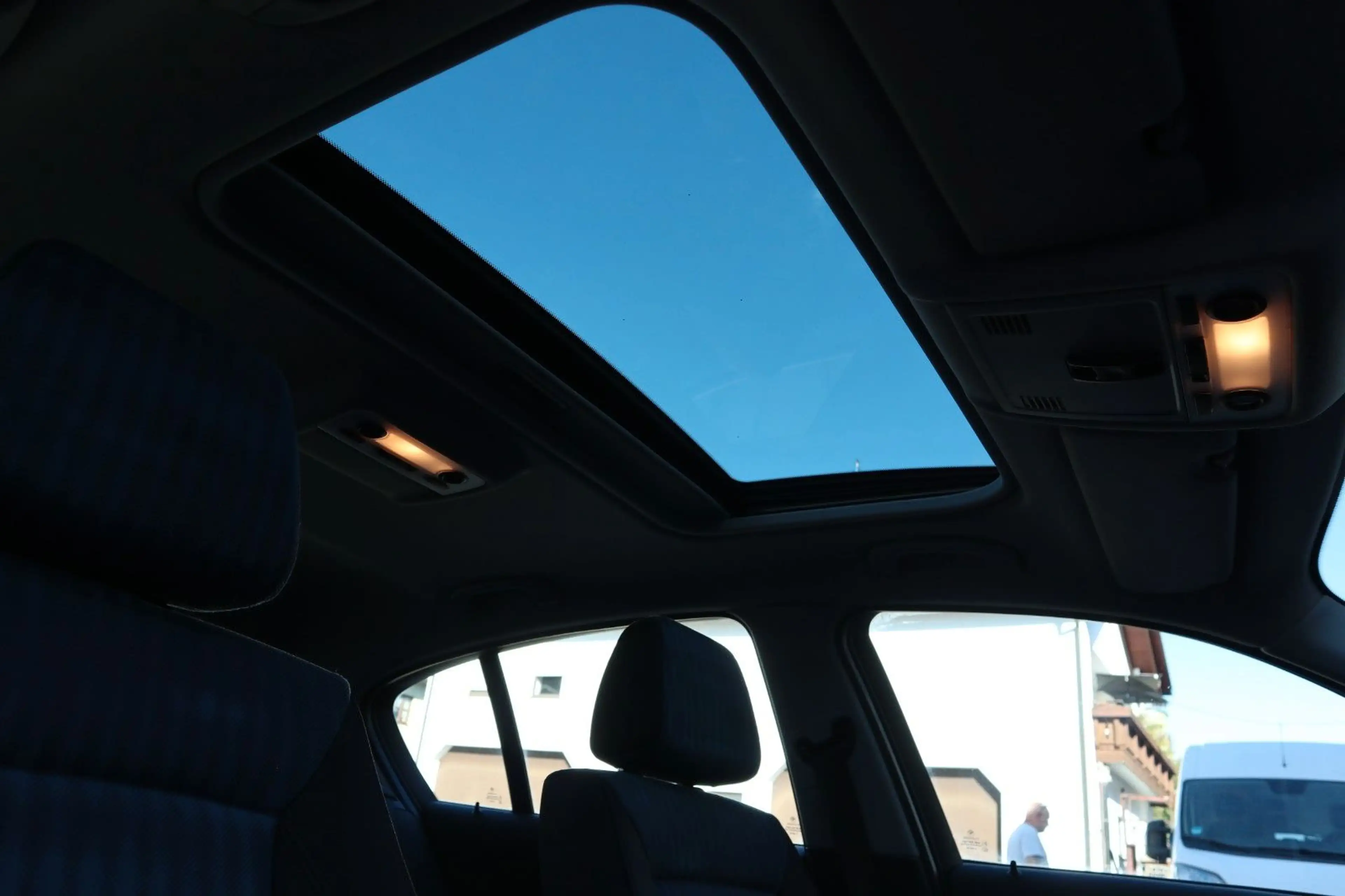 BMW 118 i Automatik Leder eGSD Steuerkette & TÜV NEU — photo 11