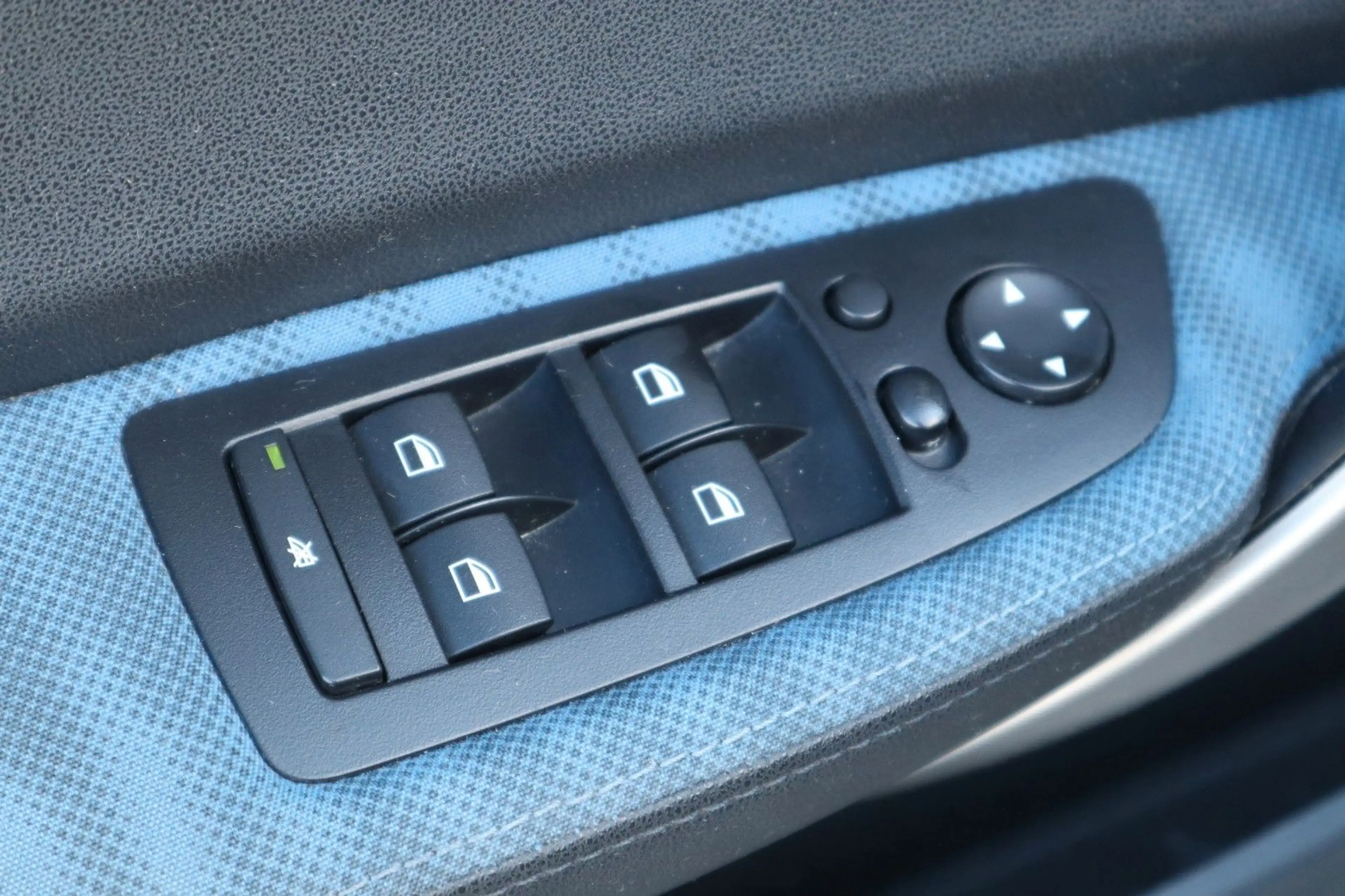 BMW 118 i Automatik Leder eGSD Steuerkette & TÜV NEU — photo 21