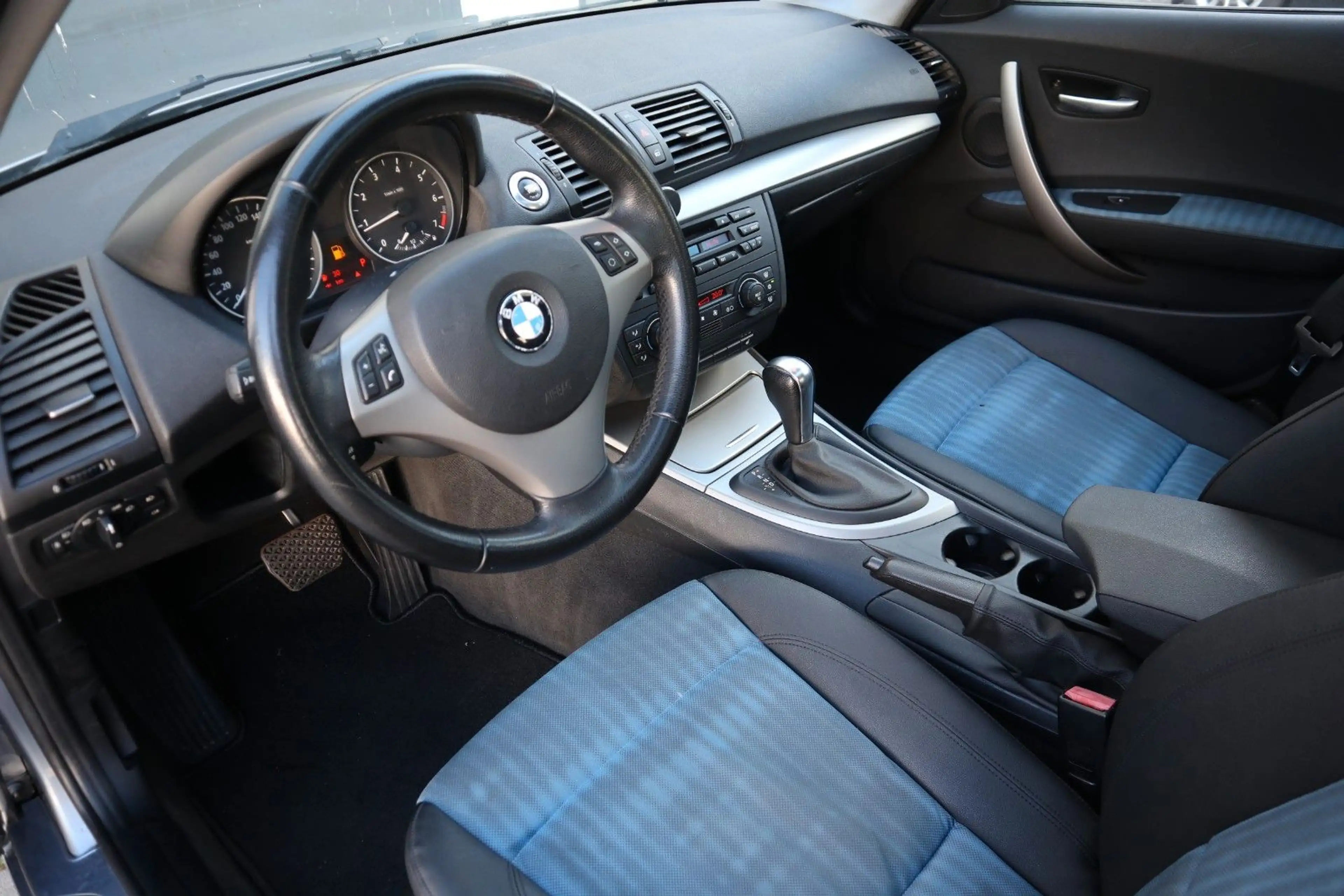 BMW 118 i Automatik Leder eGSD Steuerkette & TÜV NEU — photo 16