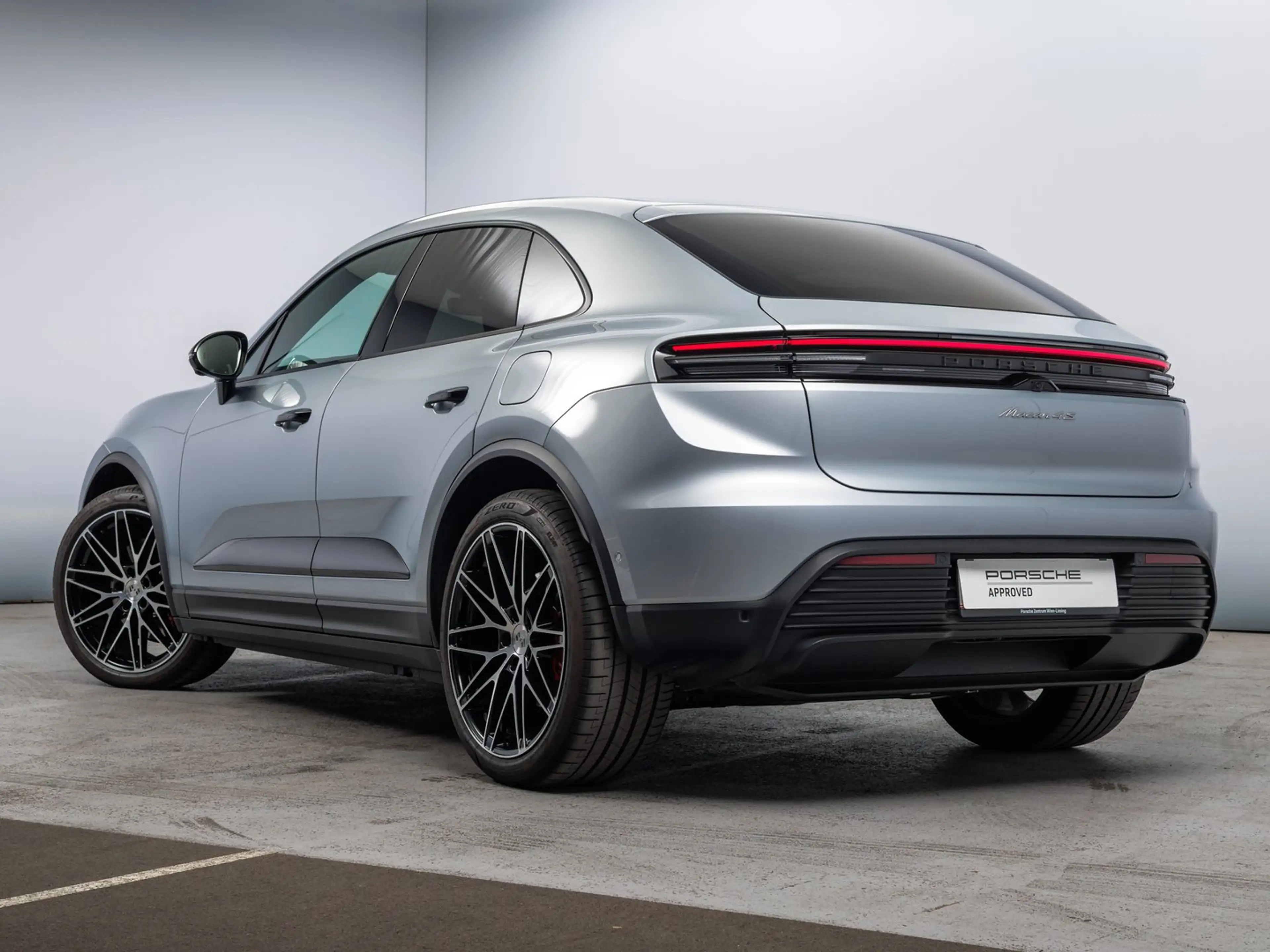 Porsche Macan 4S — photo 3