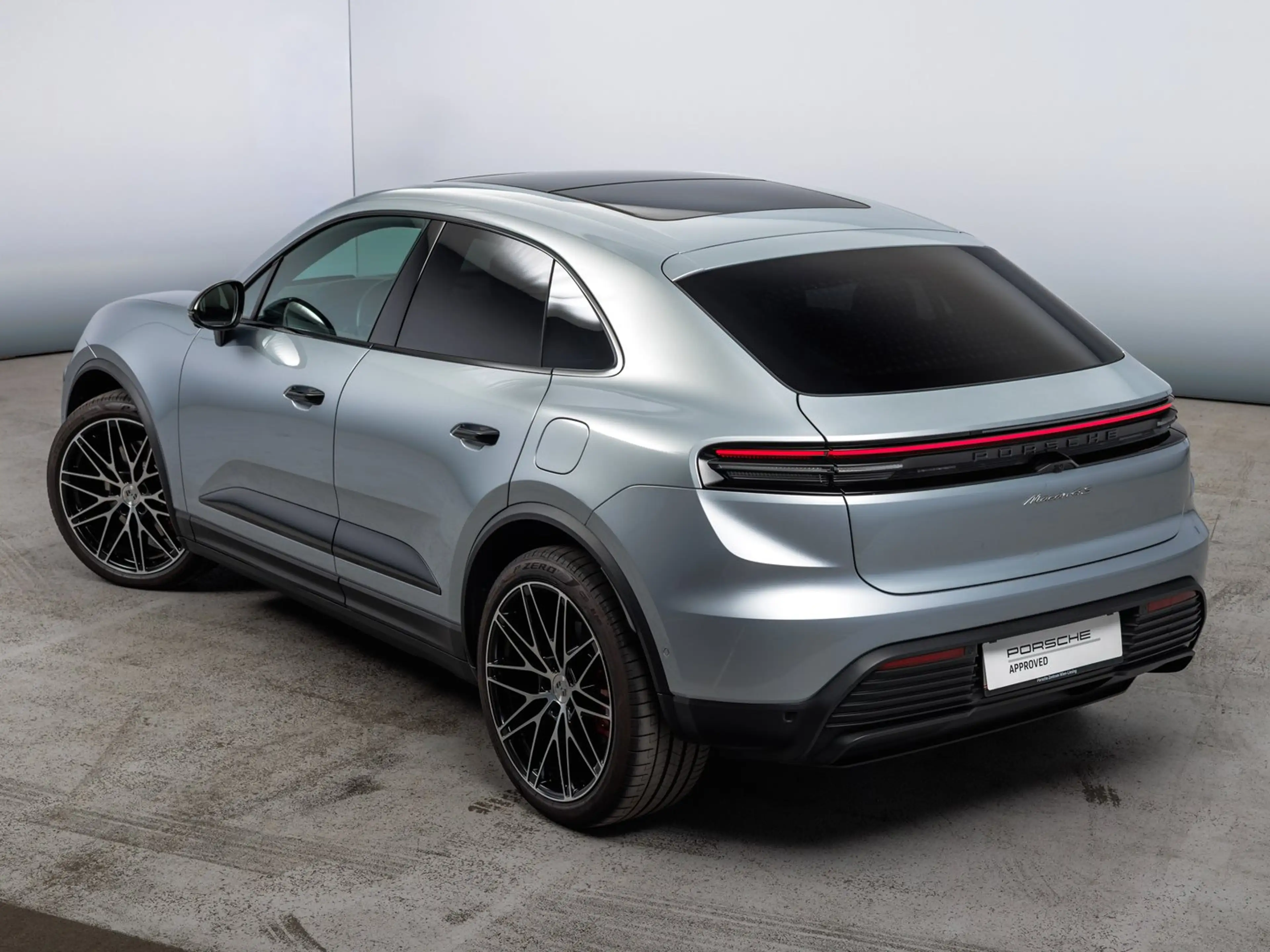 Porsche Macan 4S — photo 15