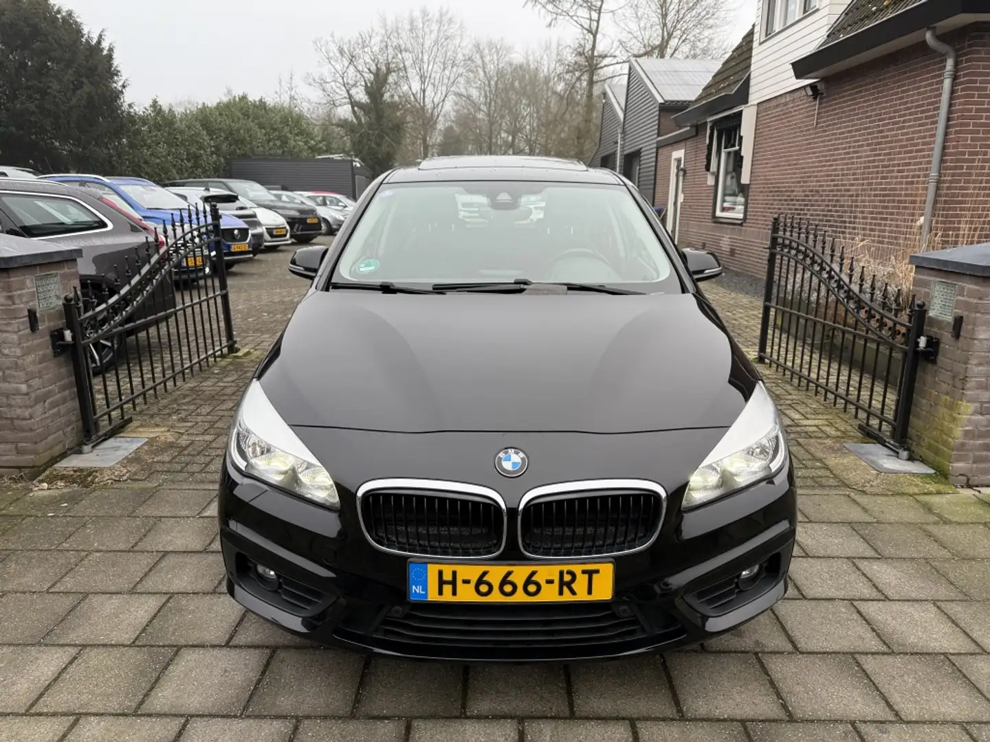 BMW 218 2-serie Active Tourer 218i M Sport Zwart - 2