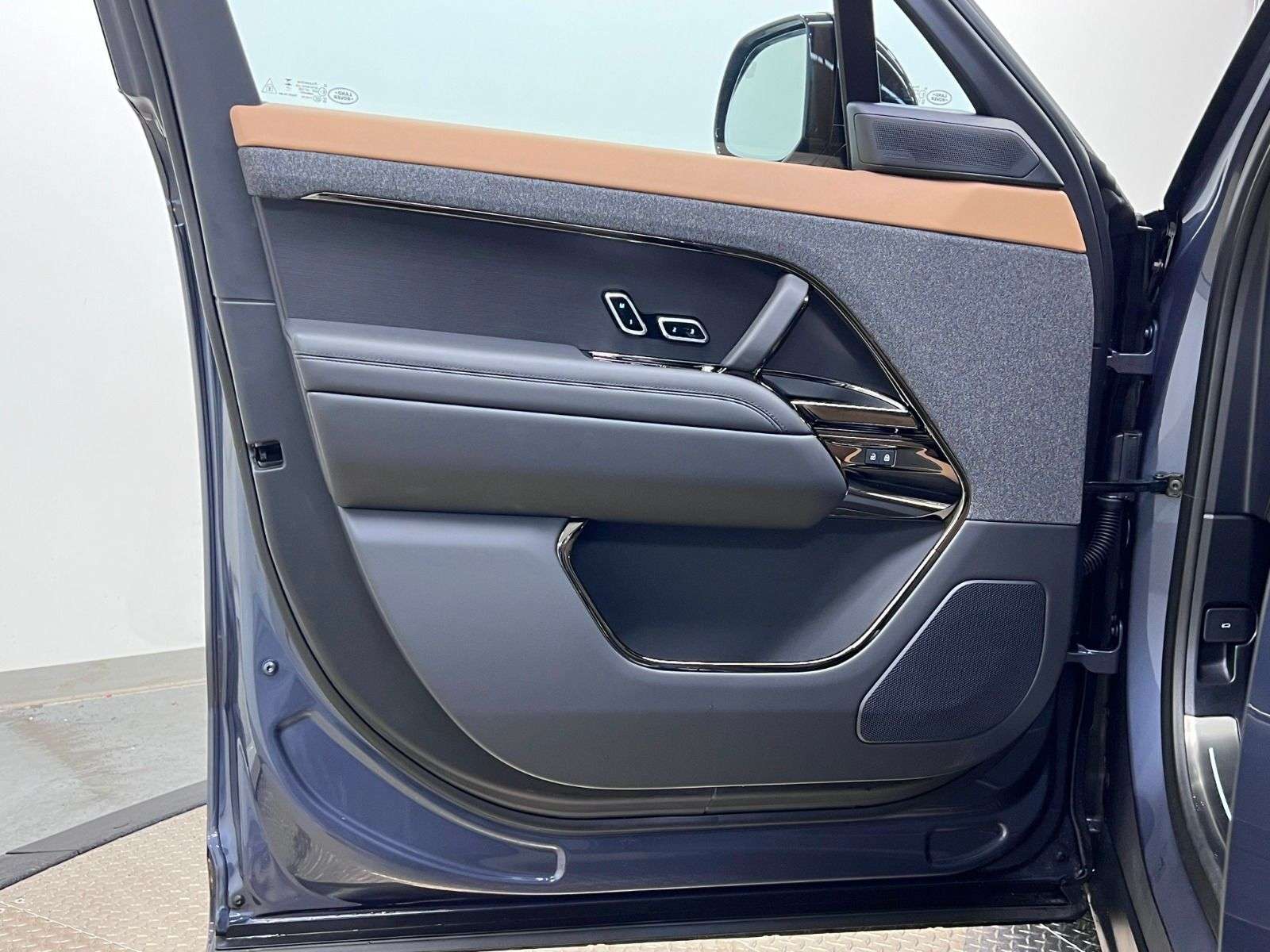2026 Land Rover Range Rover Sport P400 DYNAMIC HSE thumb 27