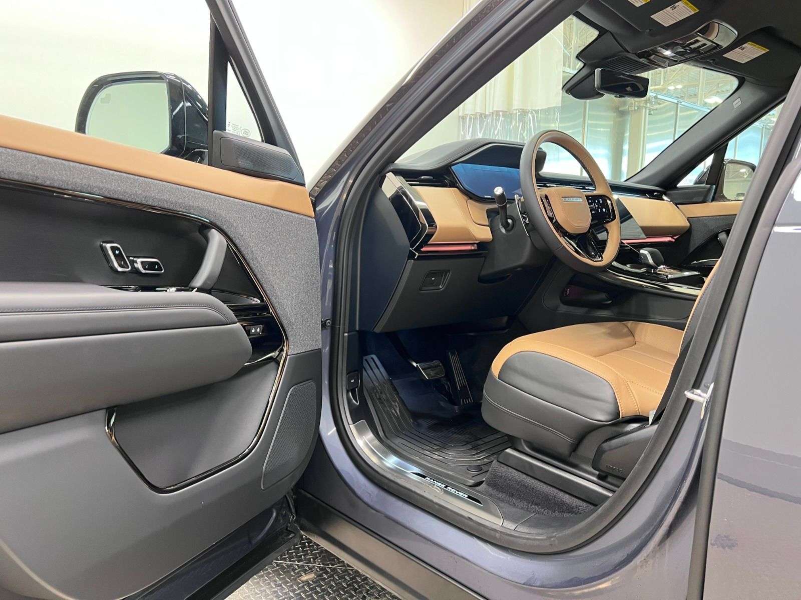 2026 Land Rover Range Rover Sport P400 DYNAMIC HSE alt 3