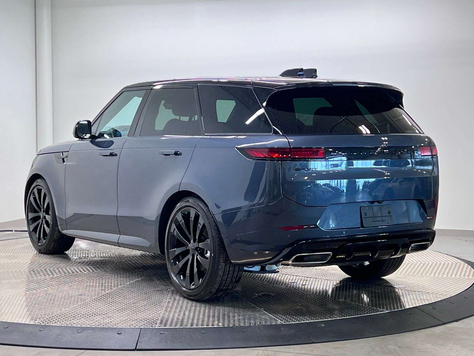 2026 Land Rover Range Rover Sport P400 DYNAMIC HSE alt 2