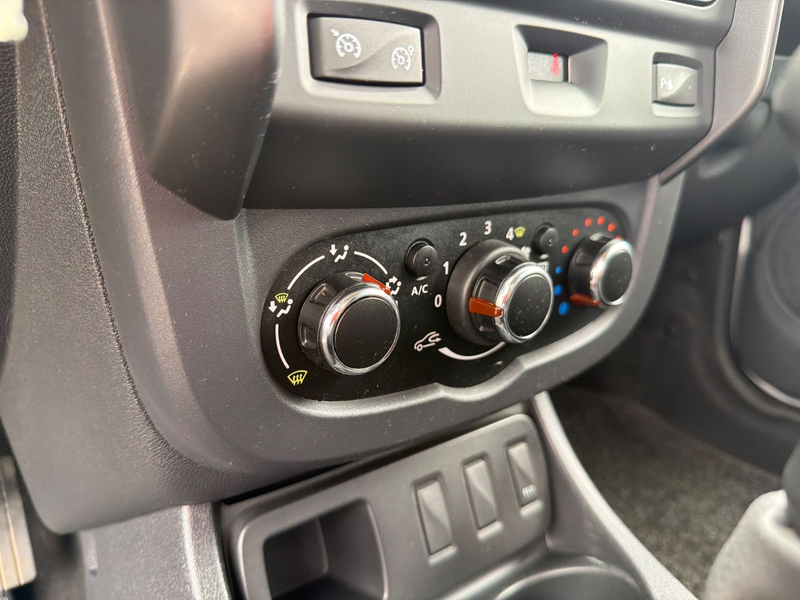 Dacia Duster I Laureate 4x2 — photo 17
