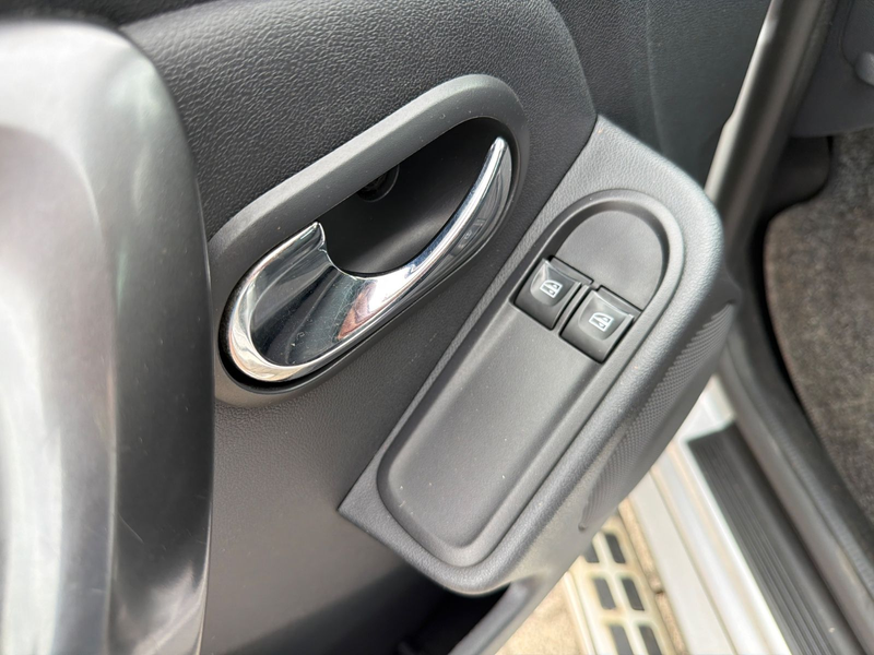 Dacia Duster I Laureate 4x2 — photo 14