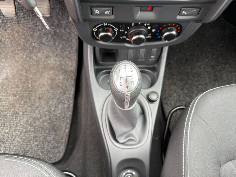 Dacia Duster I Laureate 4x2 — photo 19