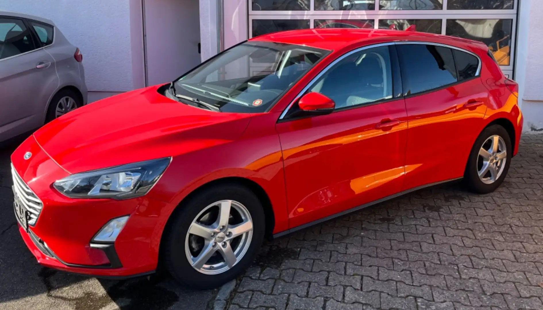 Ford Focus 1,0 EcoBoost 74kW Cool & Connect - StandHz Rosso - 1