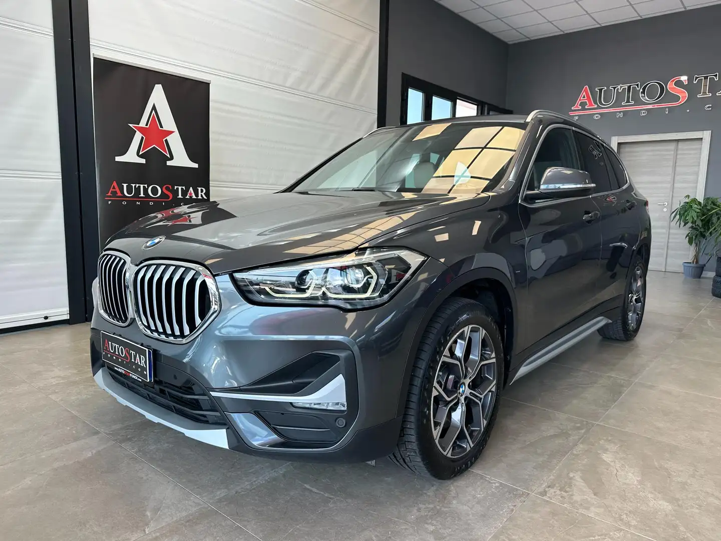 BMW X1 xdrive20d xLine Plus auto Gold - 2