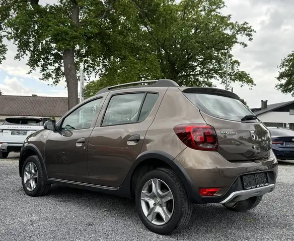 Dacia Sandero Stepway view 3