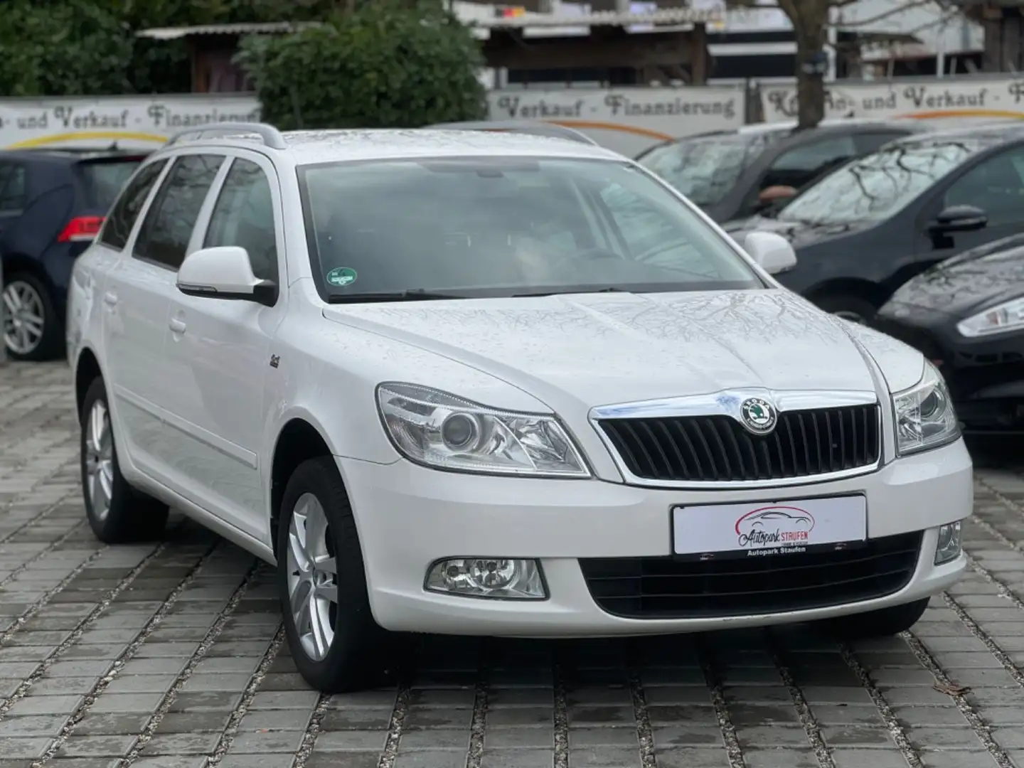 Skoda Octavia Combi Alldrive 4X4   AHK Weiß - 1