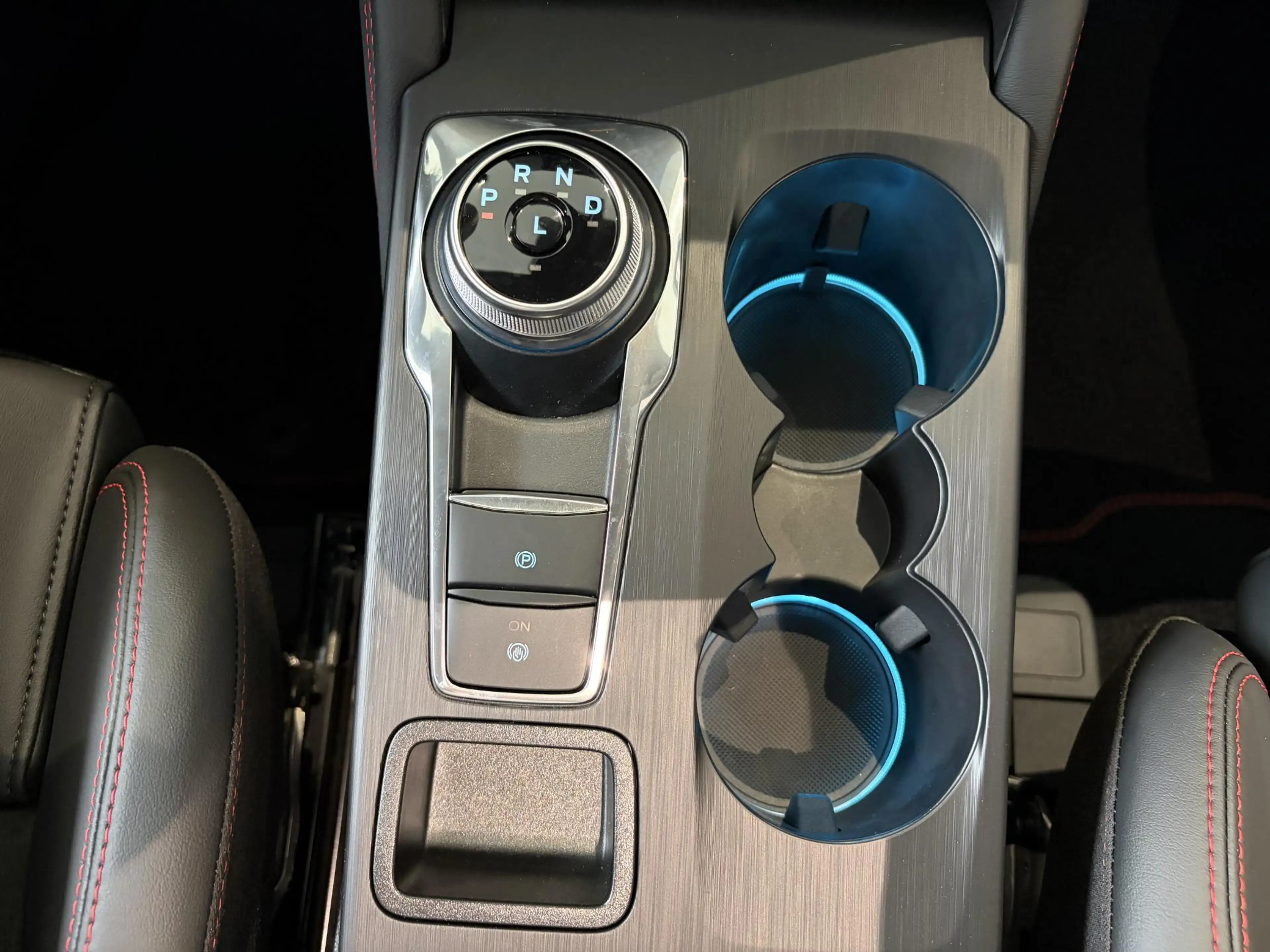 Ford Kuga 2.5 PHEV ST-LINE X 243 PK | BLACKPACK | ADAPTIVE C — photo 14