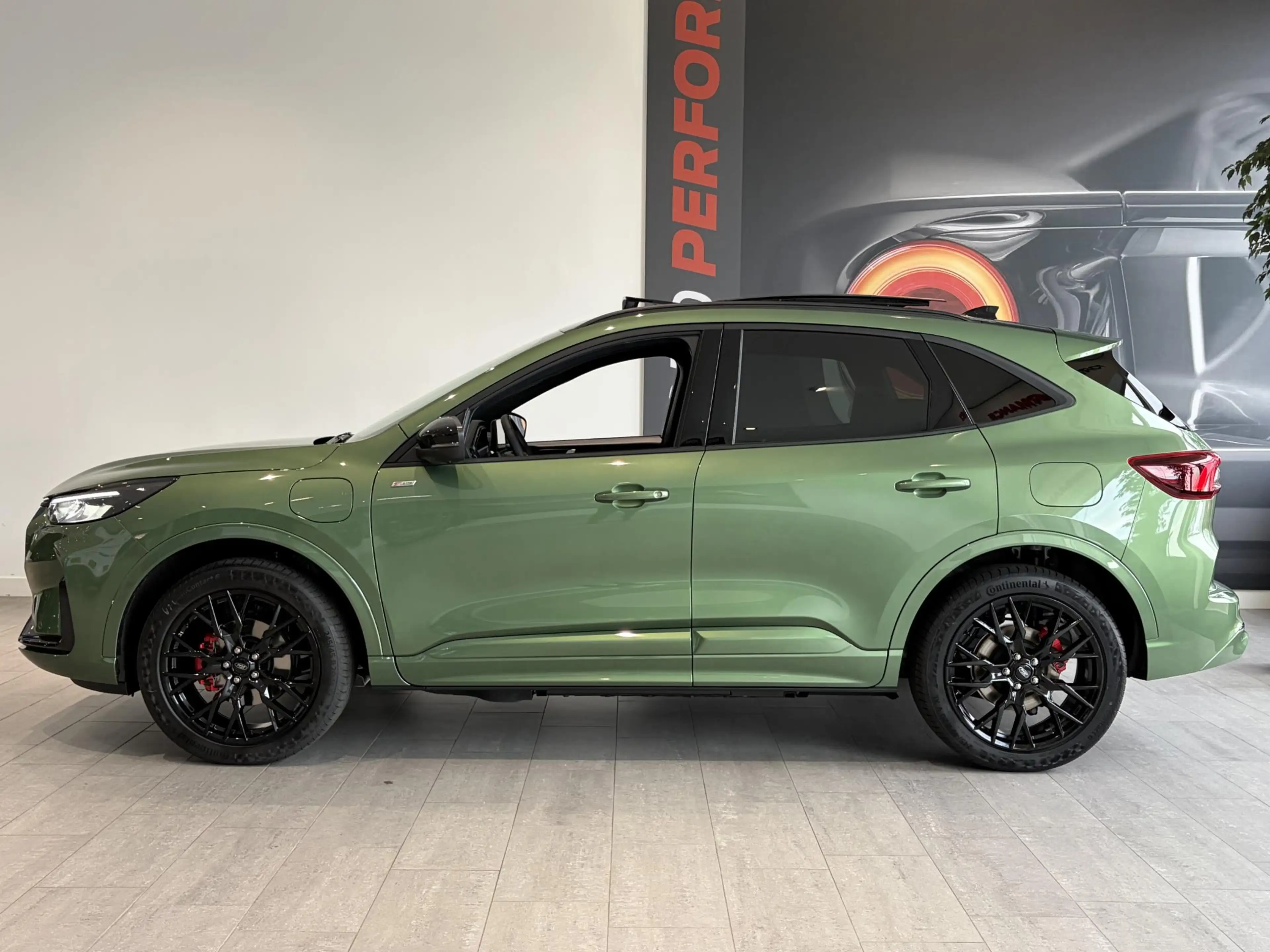 Ford Kuga 2.5 PHEV ST-LINE X 243 PK | BLACKPACK | ADAPTIVE C — photo 2