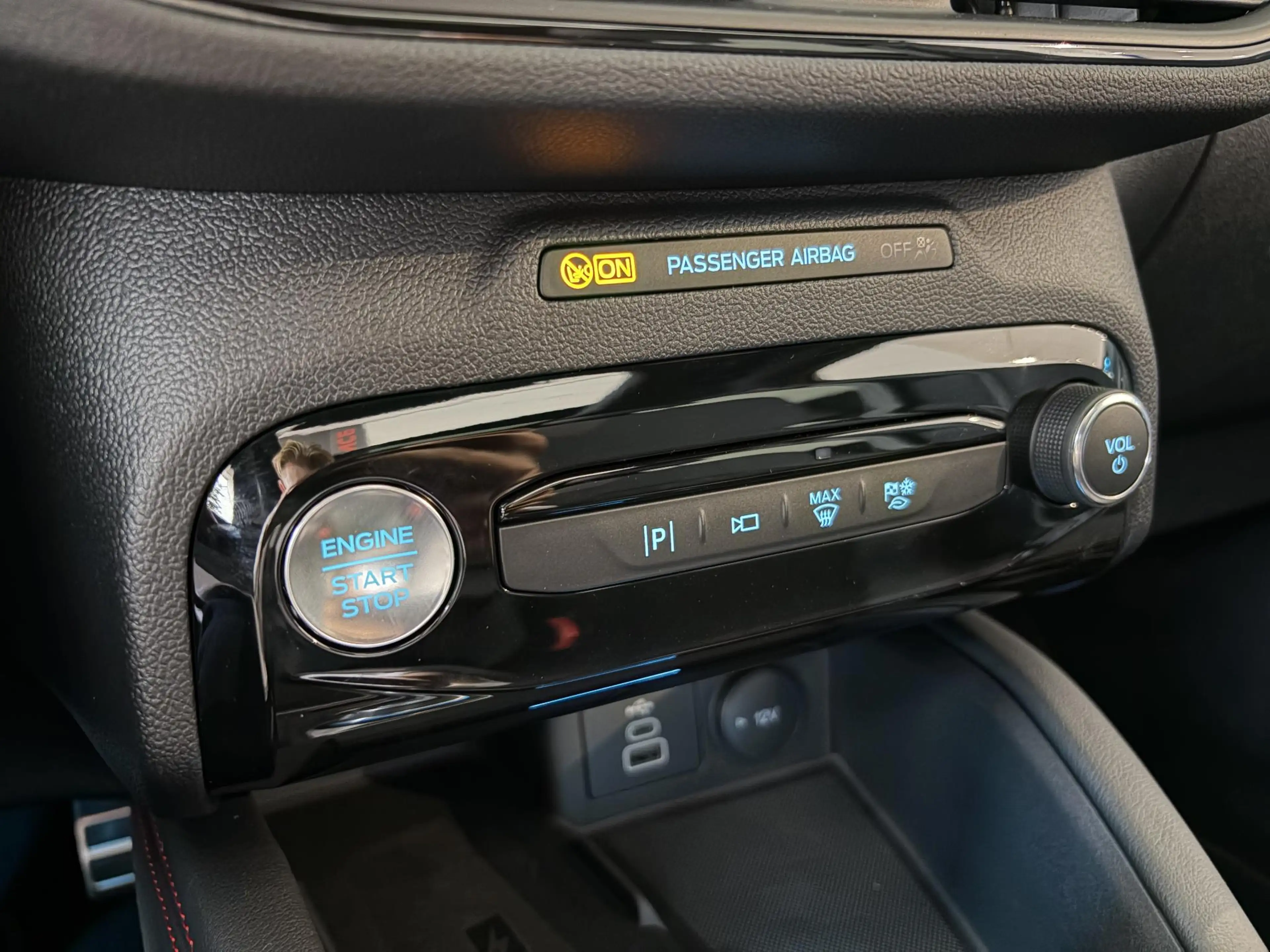 Ford Kuga 2.5 PHEV ST-LINE X 243 PK | BLACKPACK | ADAPTIVE C — photo 13
