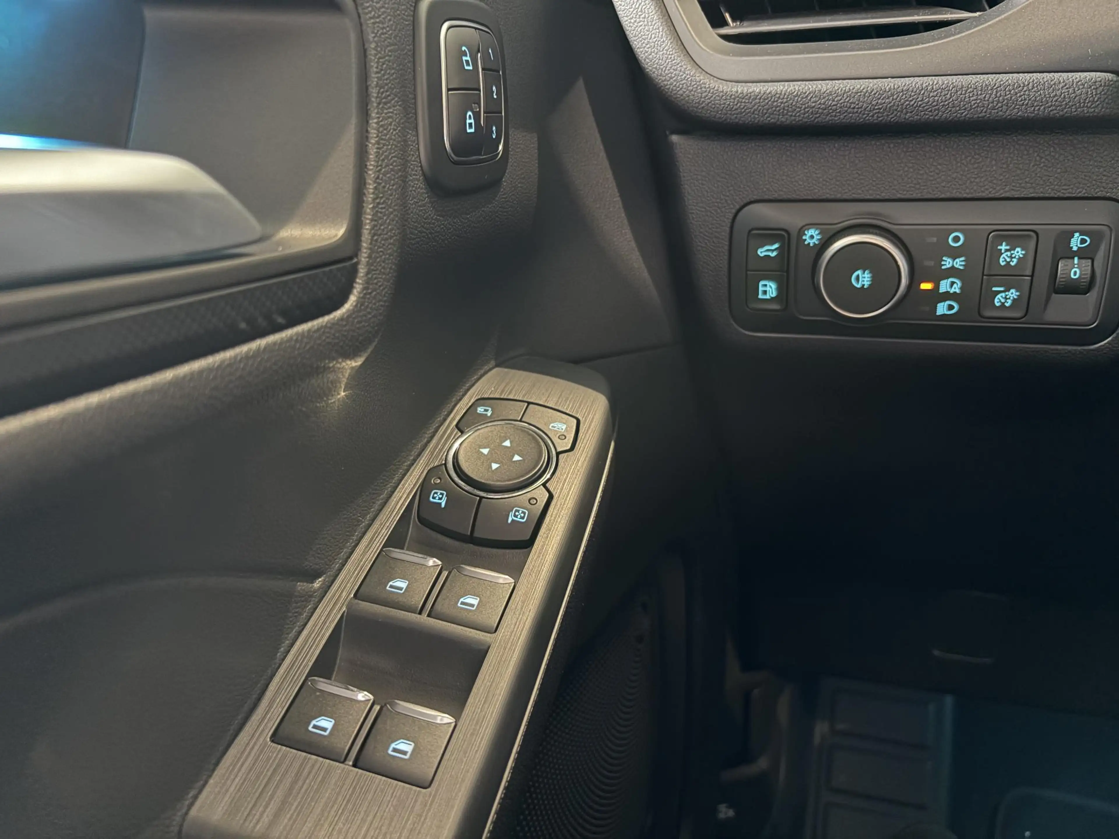 Ford Kuga 2.5 PHEV ST-LINE X 243 PK | BLACKPACK | ADAPTIVE C — photo 15