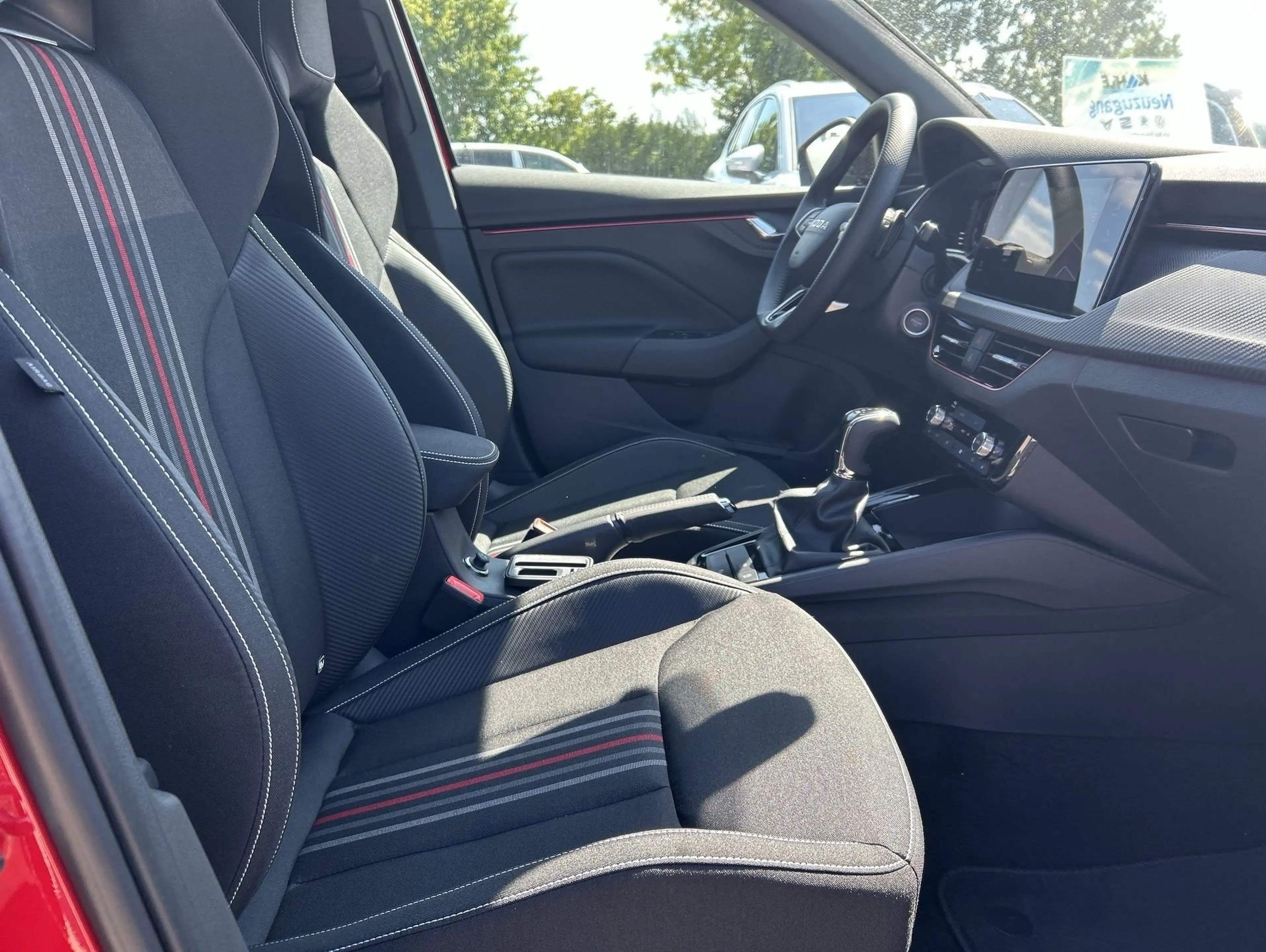Skoda Kamiq 1.5 TSI Monte Carlo Pano Matrix ACC AHK — photo 8