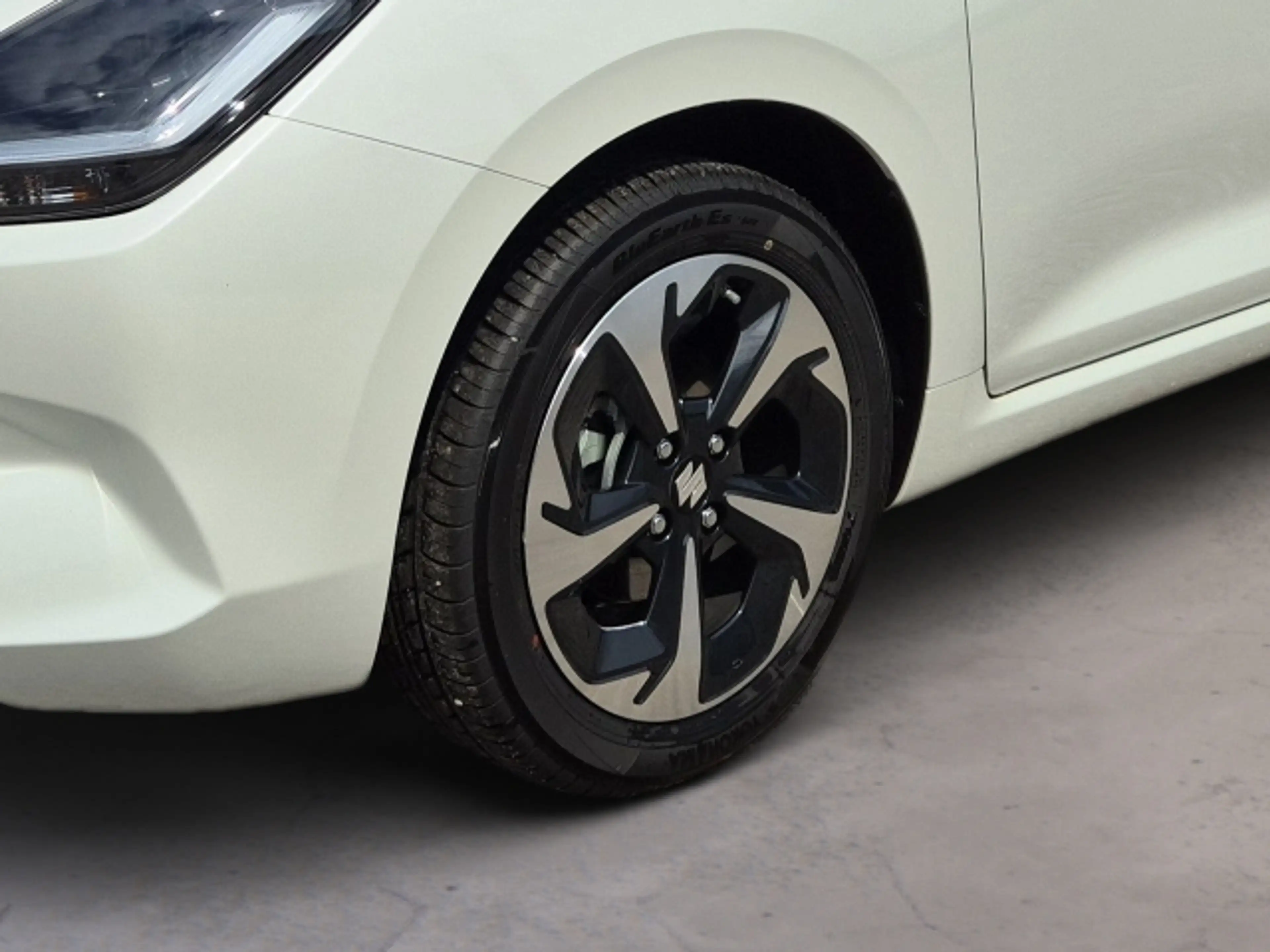 Suzuki Swift SWIFT 1.2 HYBRID flash — photo 8