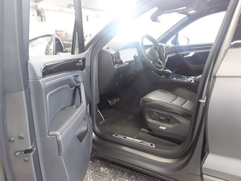 Volkswagen Touareg R-Line 3.0TDI +AHK+STDHZ+LUFT+ — photo 4