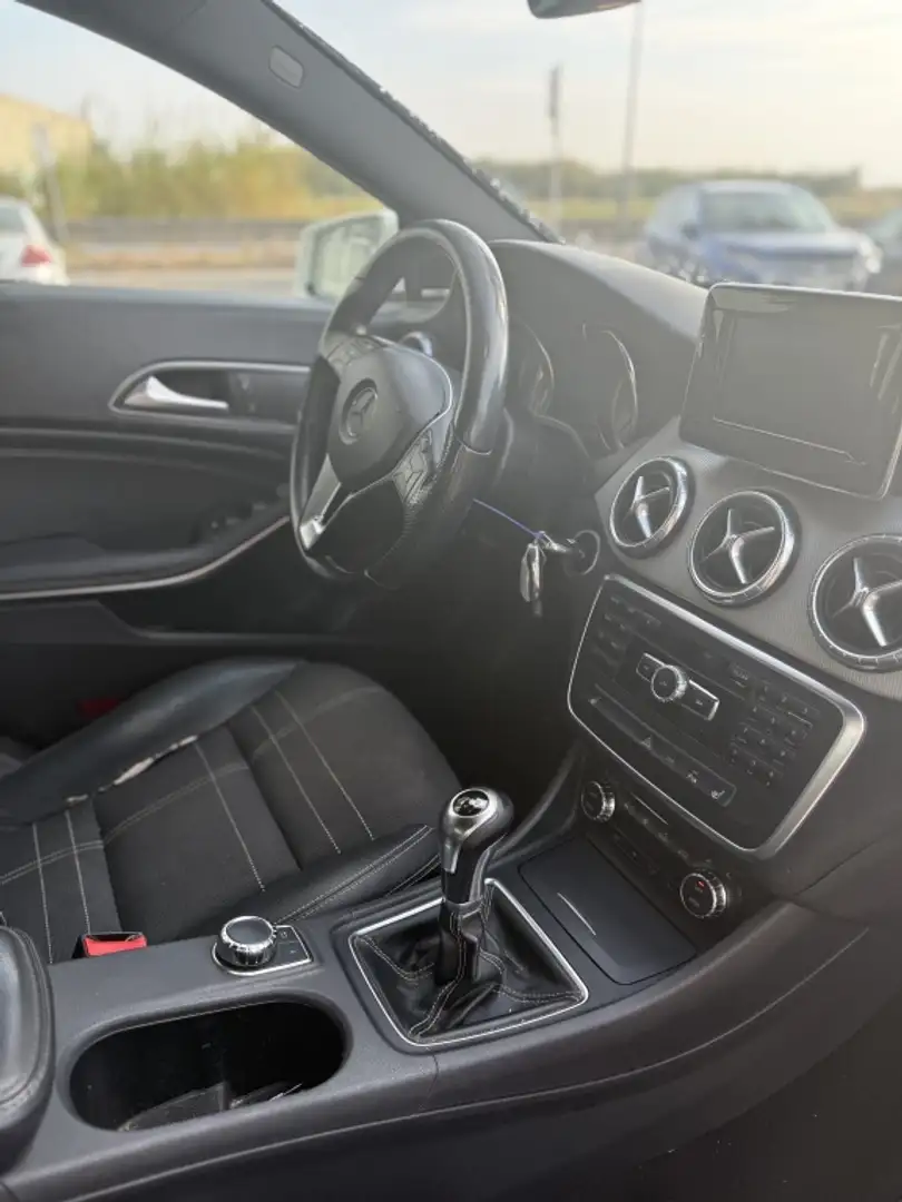 Mercedes-Benz MERCEDES-BENZ Clase CLA Berlina  Manual de 5 Puert Blanc - 2