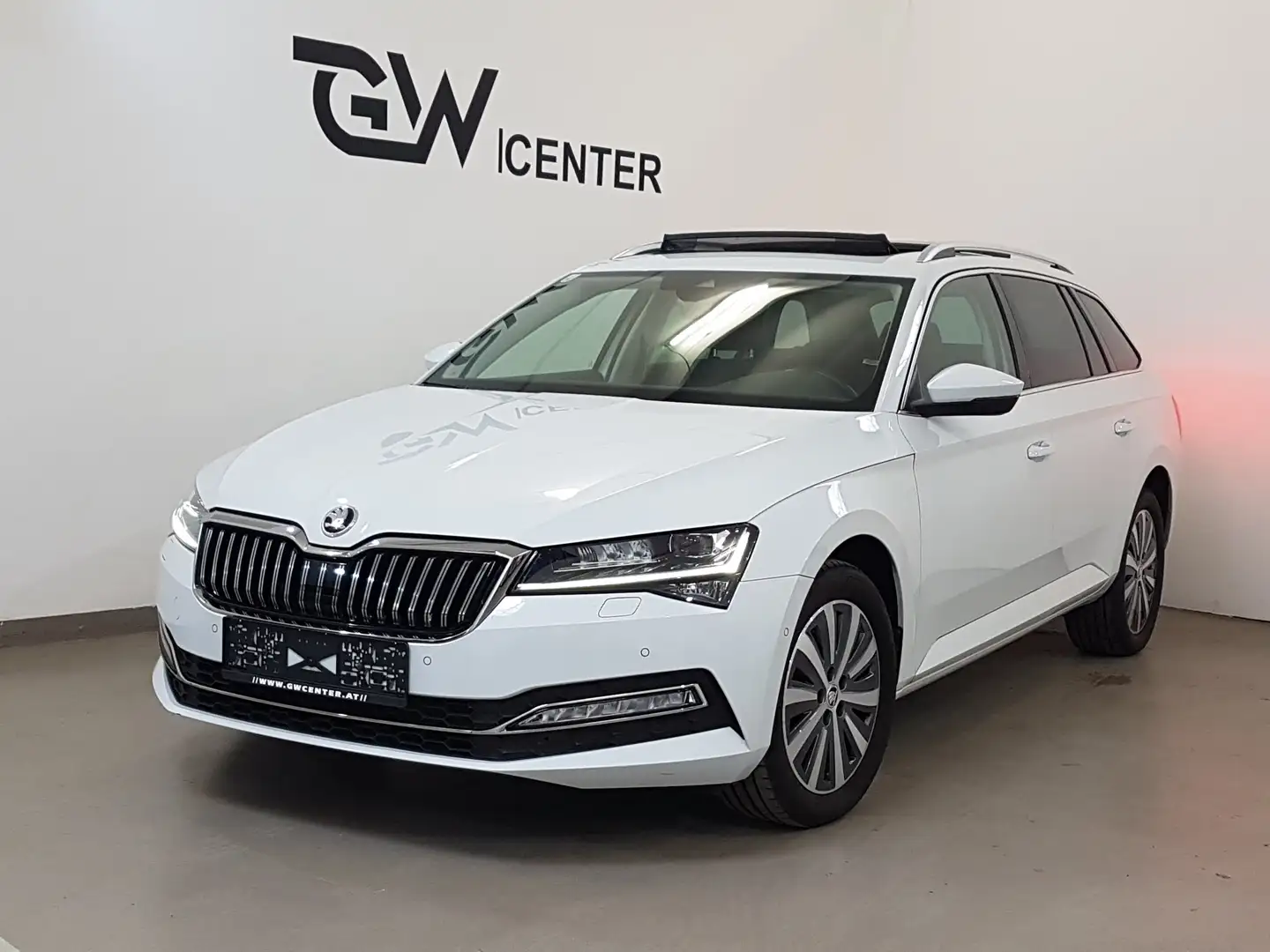 Skoda Superb Combi 2,0 TDI DSG Style Facelift Matrix Virtual Weiß - 2
