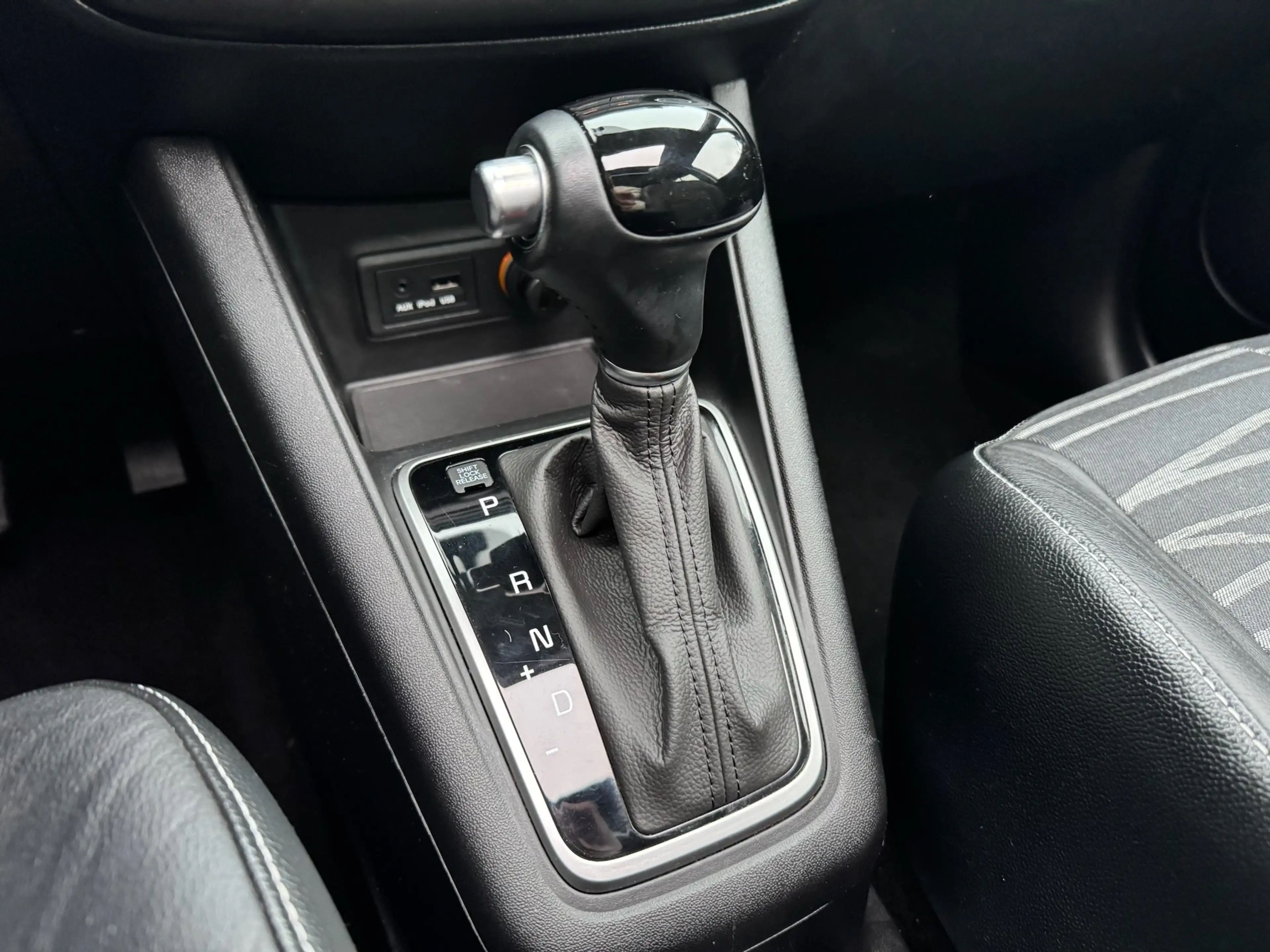 Kia Venga 1.6i World édition AUTO /PANO/ Navi/ CAM/GAR12m — photo 11