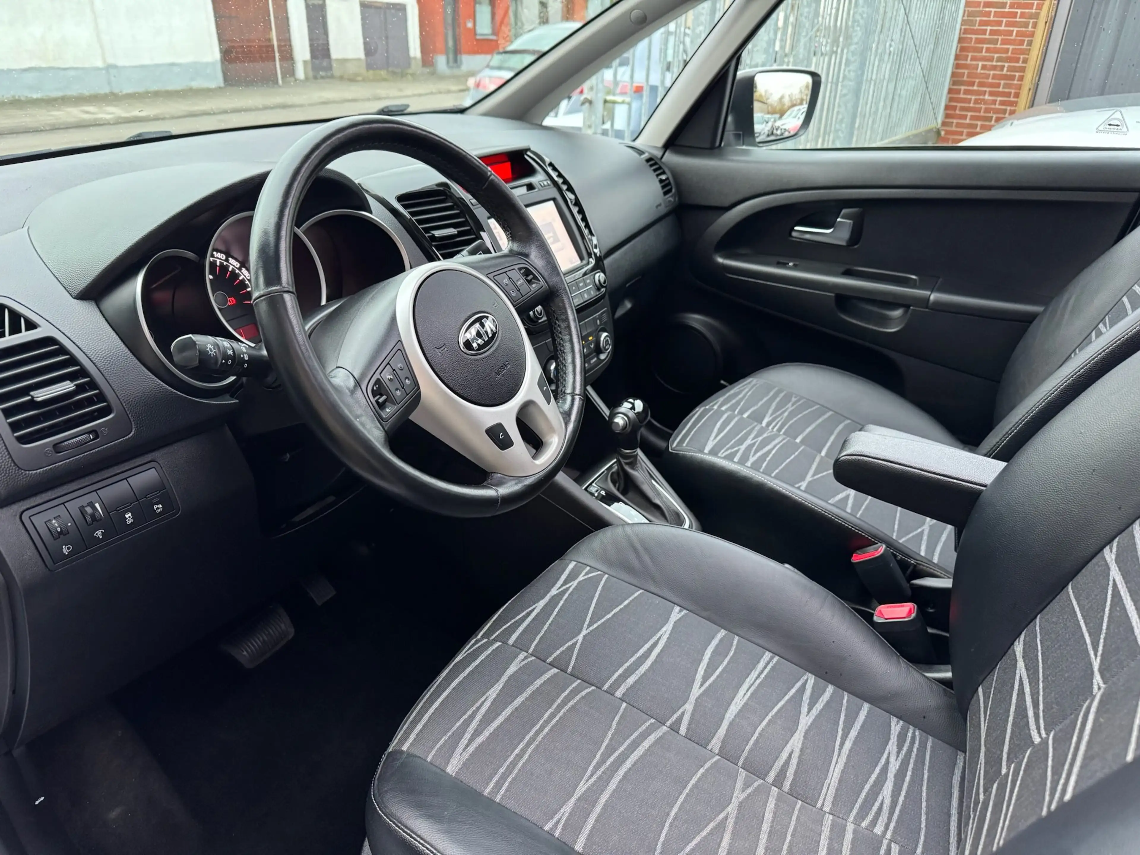 Kia Venga 1.6i World édition AUTO /PANO/ Navi/ CAM/GAR12m — photo 13