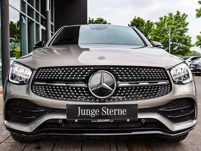 Mercedes-Benz 300 view 10