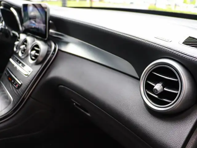 Mercedes-Benz 300 view 24