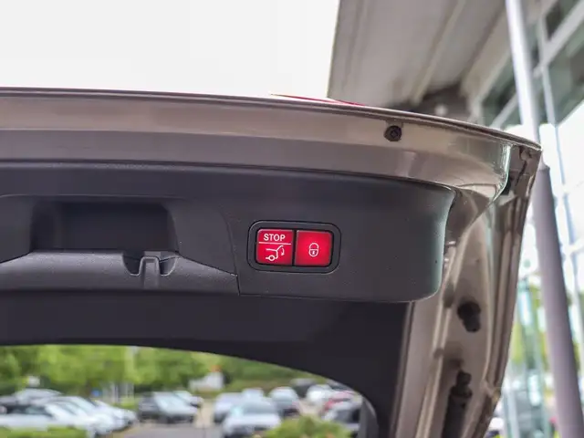 Mercedes-Benz 300 view 27