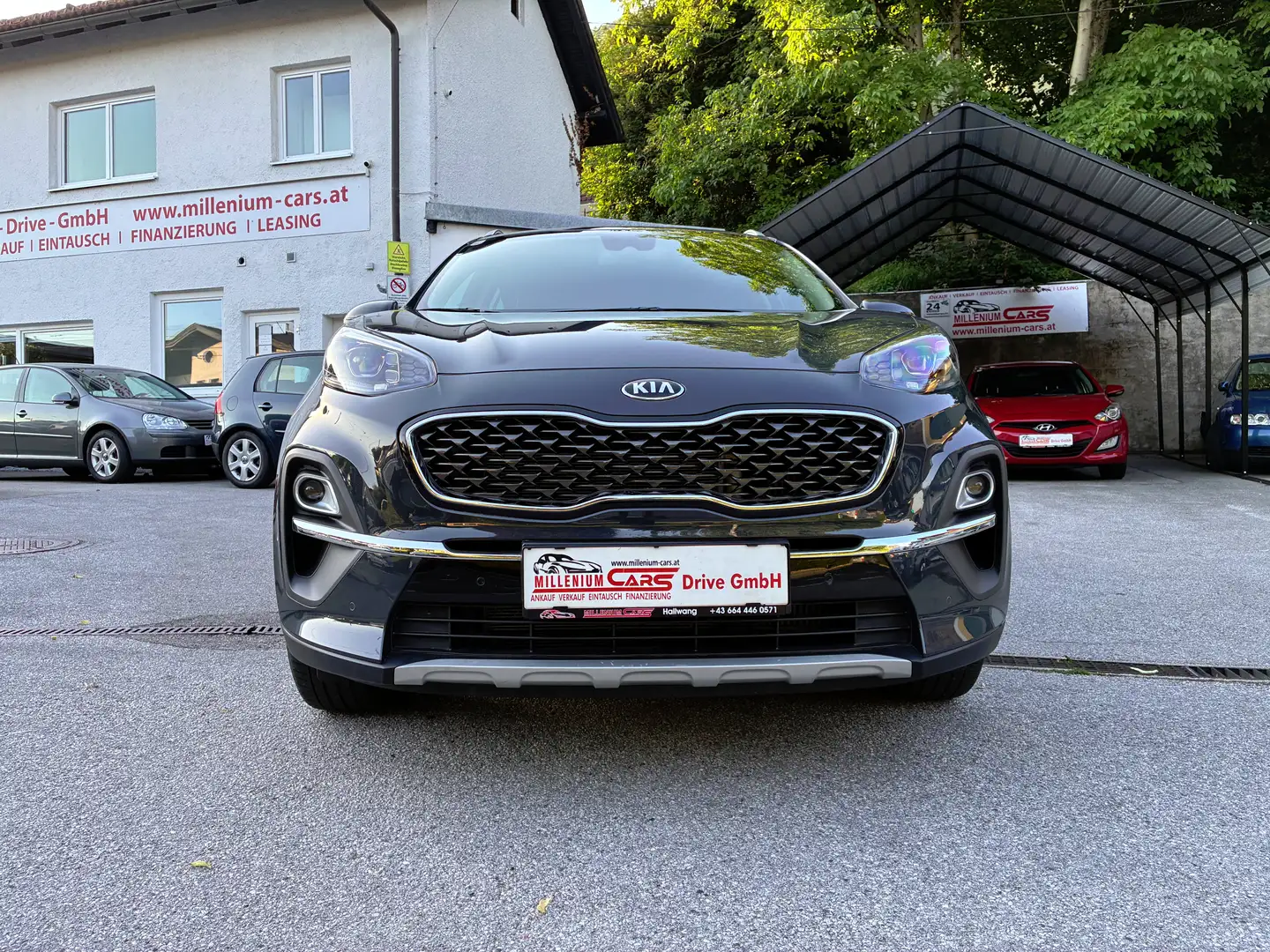 Kia Sportage Mild-Hybrid 1,6 CRDI SCR MHD Gold DCT Aut. Grau - 2