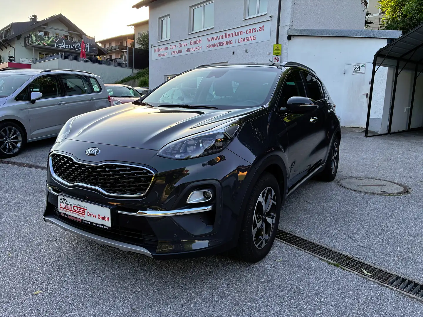 Kia Sportage Mild-Hybrid 1,6 CRDI SCR MHD Gold DCT Aut. Grau - 1