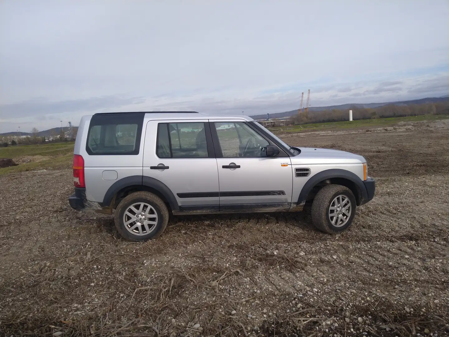 Land Rover Discovery 2.7 tdV6 HSE Szary - 2