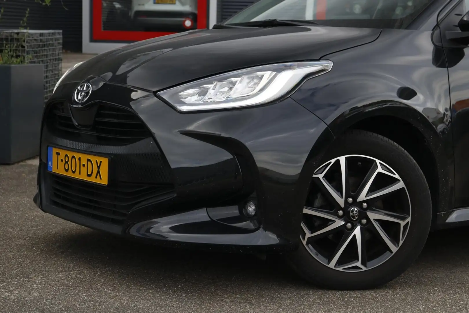 Toyota Yaris 1.5 VVT-i Dynamic Noir - 2