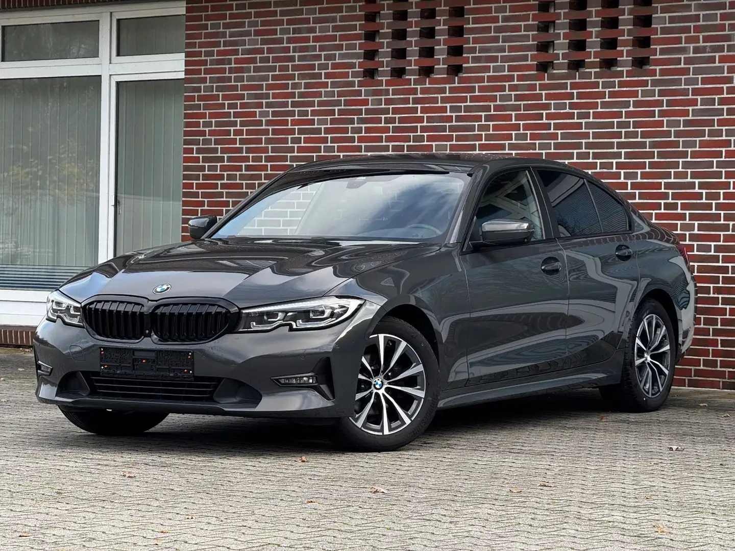 BMW 318 d*INDIVIDUAL*360°-KAMERA*SPORTSITZ*DAB*LED* Gris - 1