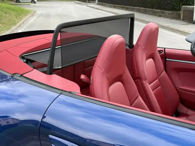 Porsche 911 view 13