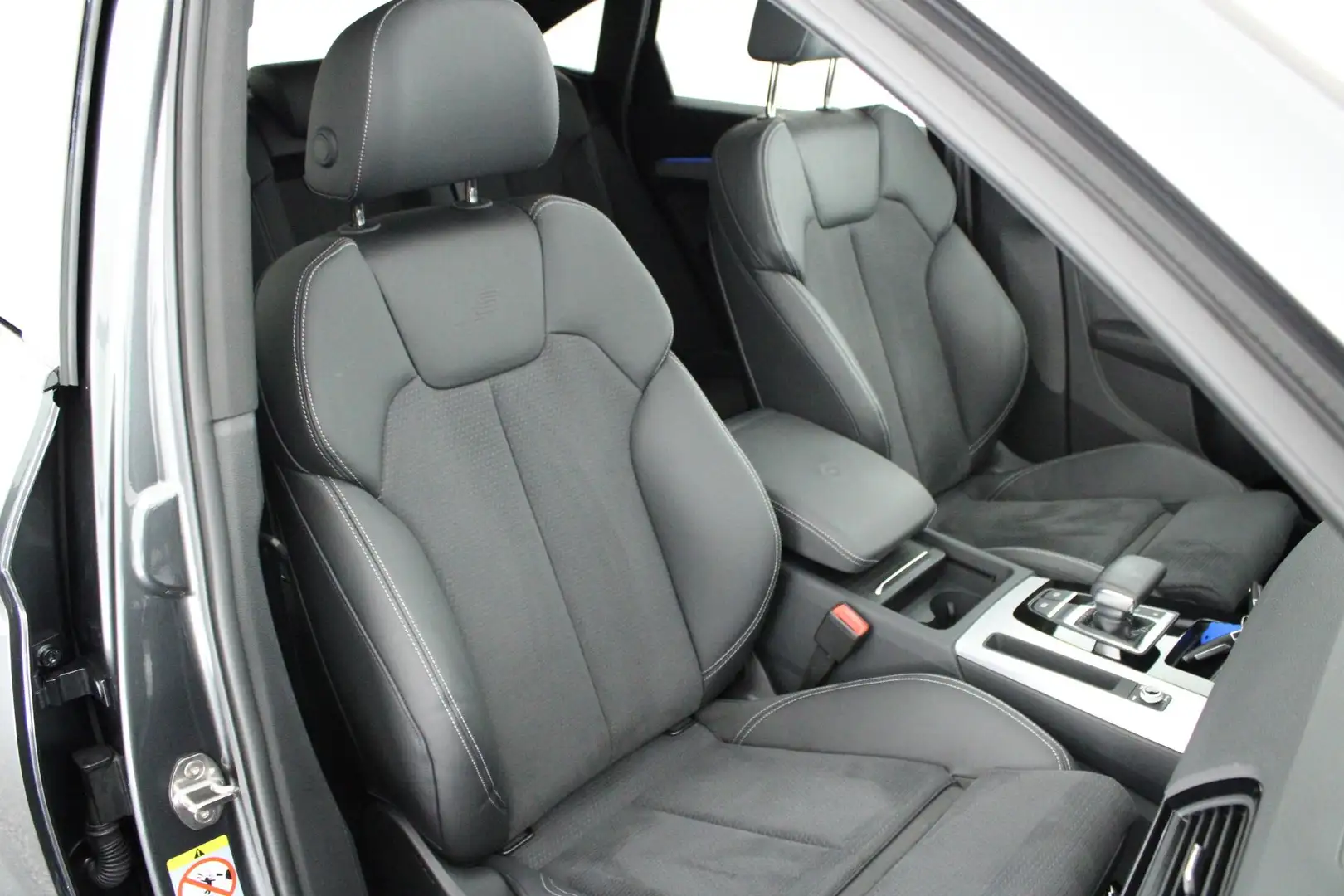 Audi Q5 Sportback 50 TFSI e 299pk 2x S-Line Black Edition Grijs - 2