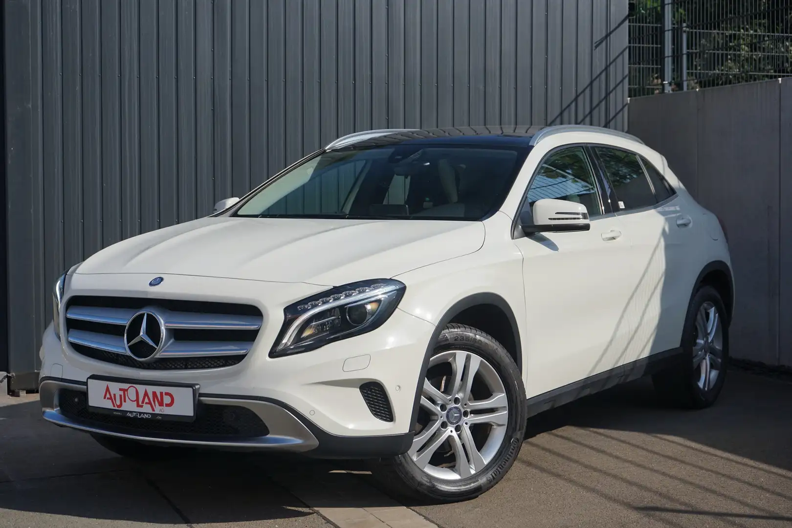 Mercedes-Benz GLA 200 d Navi Sitzheizung Bi-Xenon Panorama Wit - 2