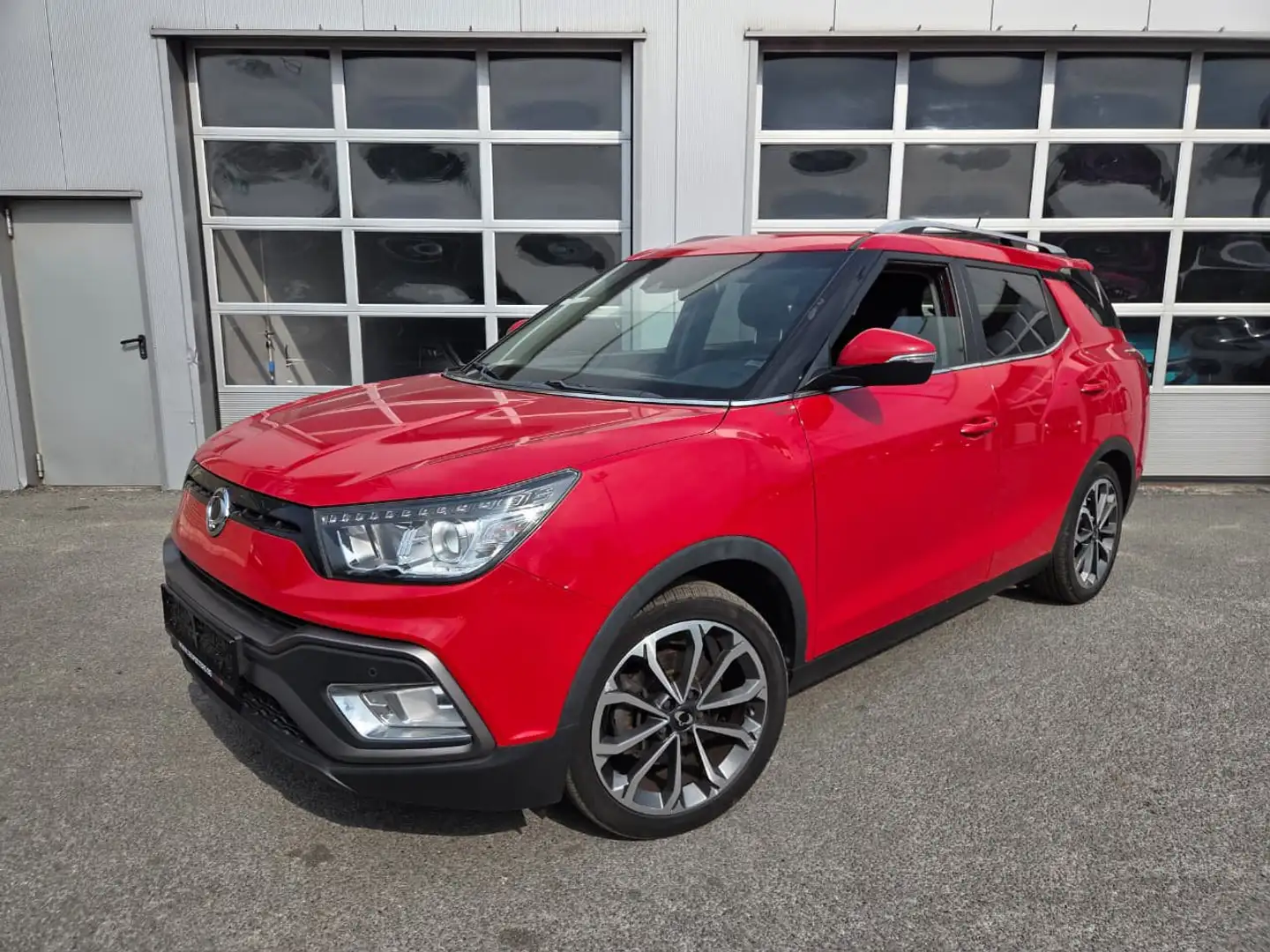 SsangYong XLV e-XGi160 QUARTZ 2WD Rot - 1