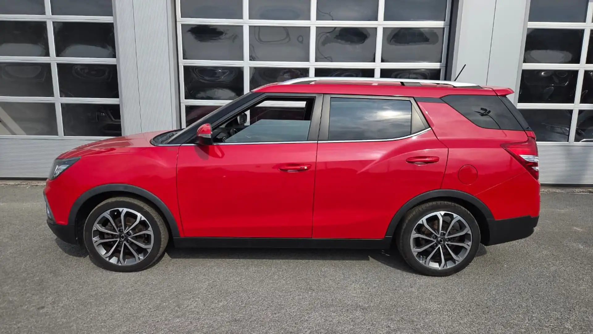 SsangYong XLV e-XGi160 QUARTZ 2WD Rot - 2
