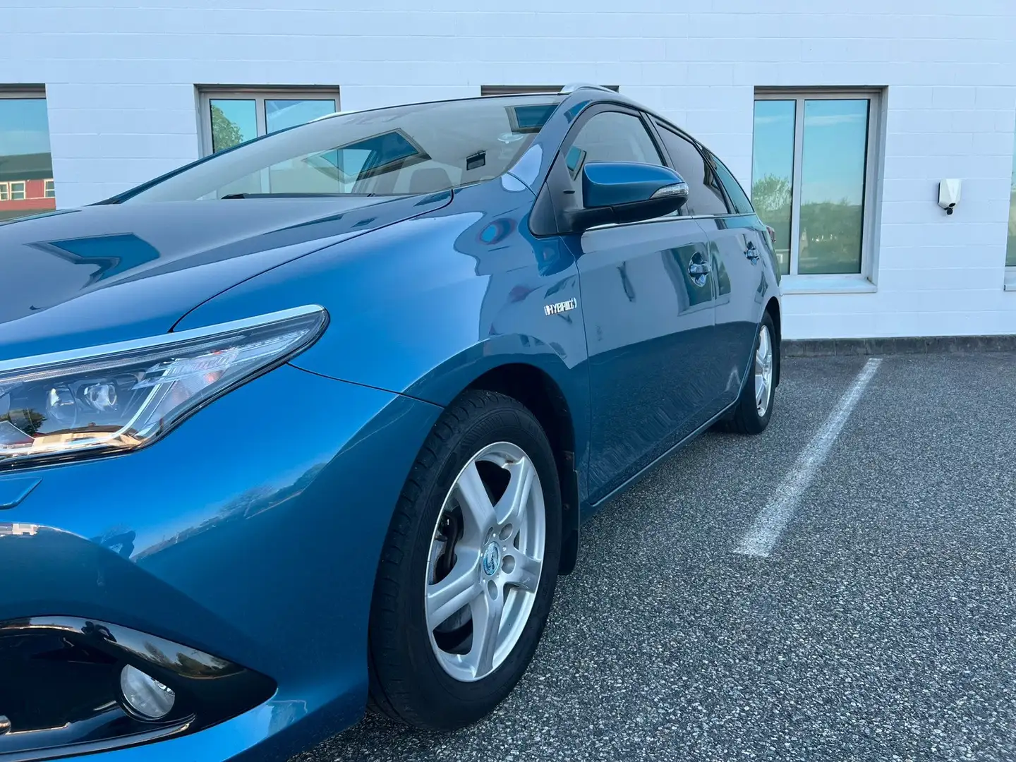 Toyota Auris Auris 1.8 VVT-i Hybrid Automatik Touring Sports Blau - 2
