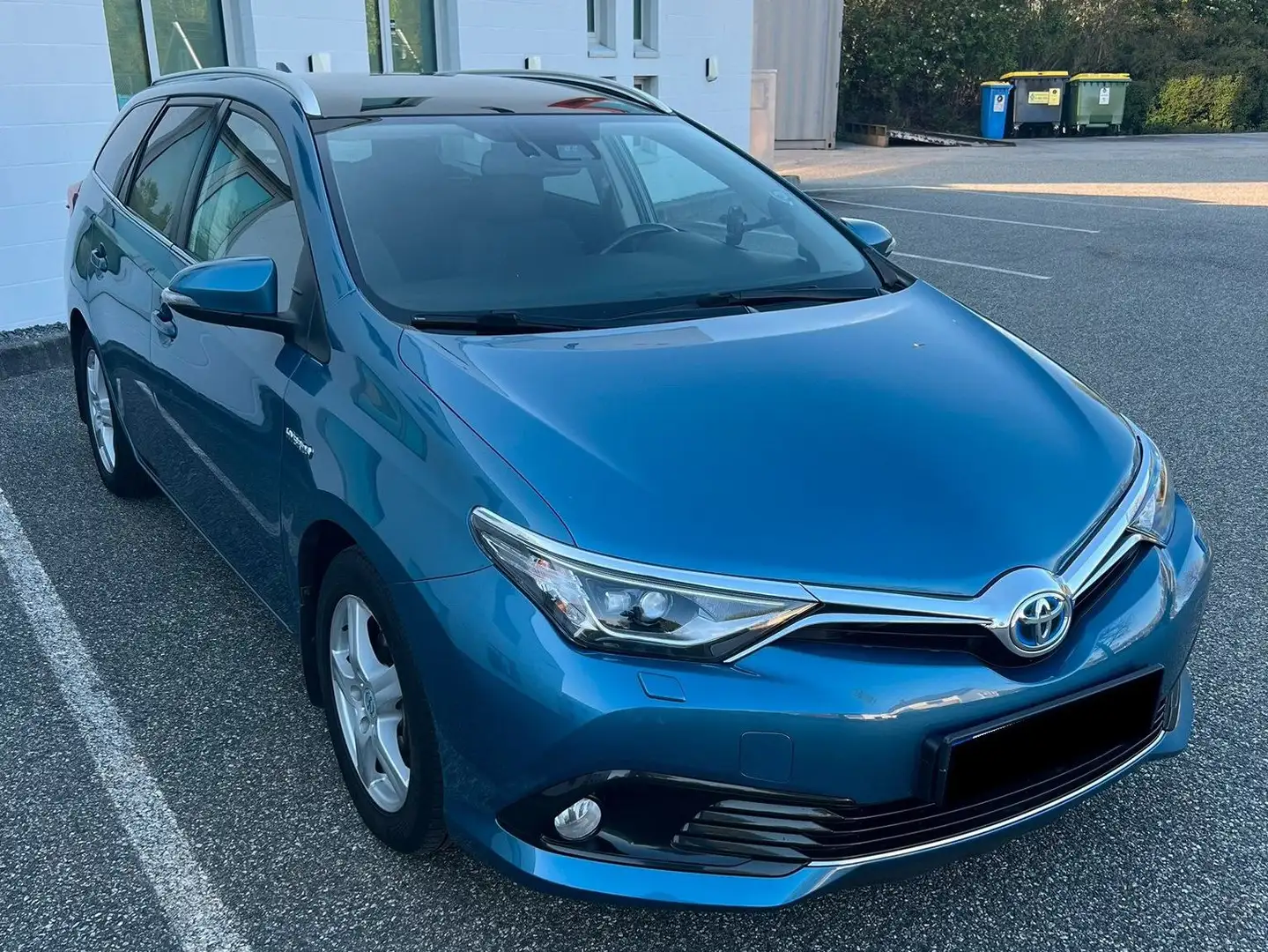Toyota Auris Auris 1.8 VVT-i Hybrid Automatik Touring Sports Blau - 1
