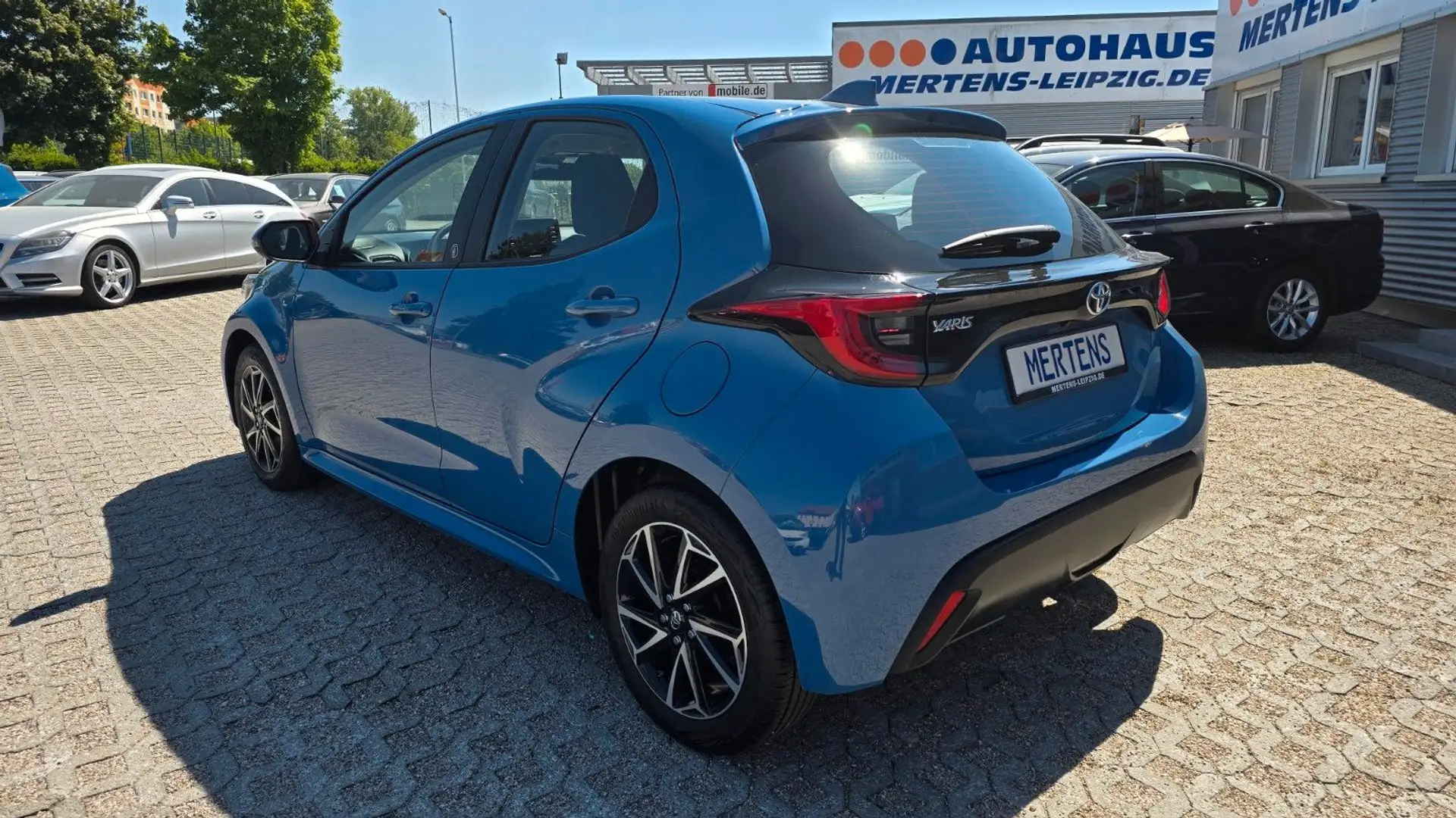 Toyota Yaris Team D LED NAVI KAM DAB SPUR TEL BT Modrá - 2