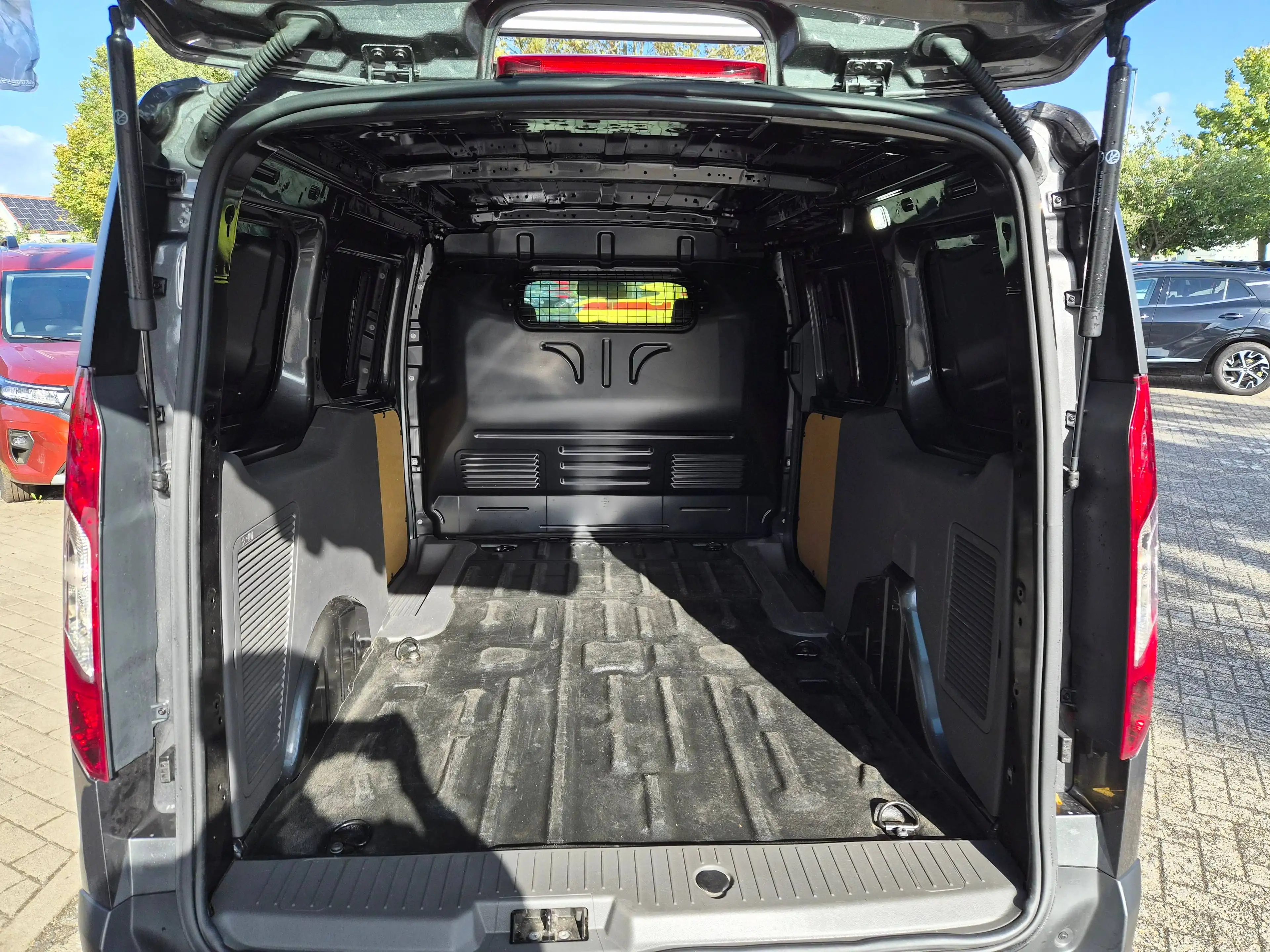 Ford Transit Connect Kasten Trend 250 1.5 EcoBlue 6MT Navi Android Auto/Apple CarPlay AHZV Winterpaket — photo 11