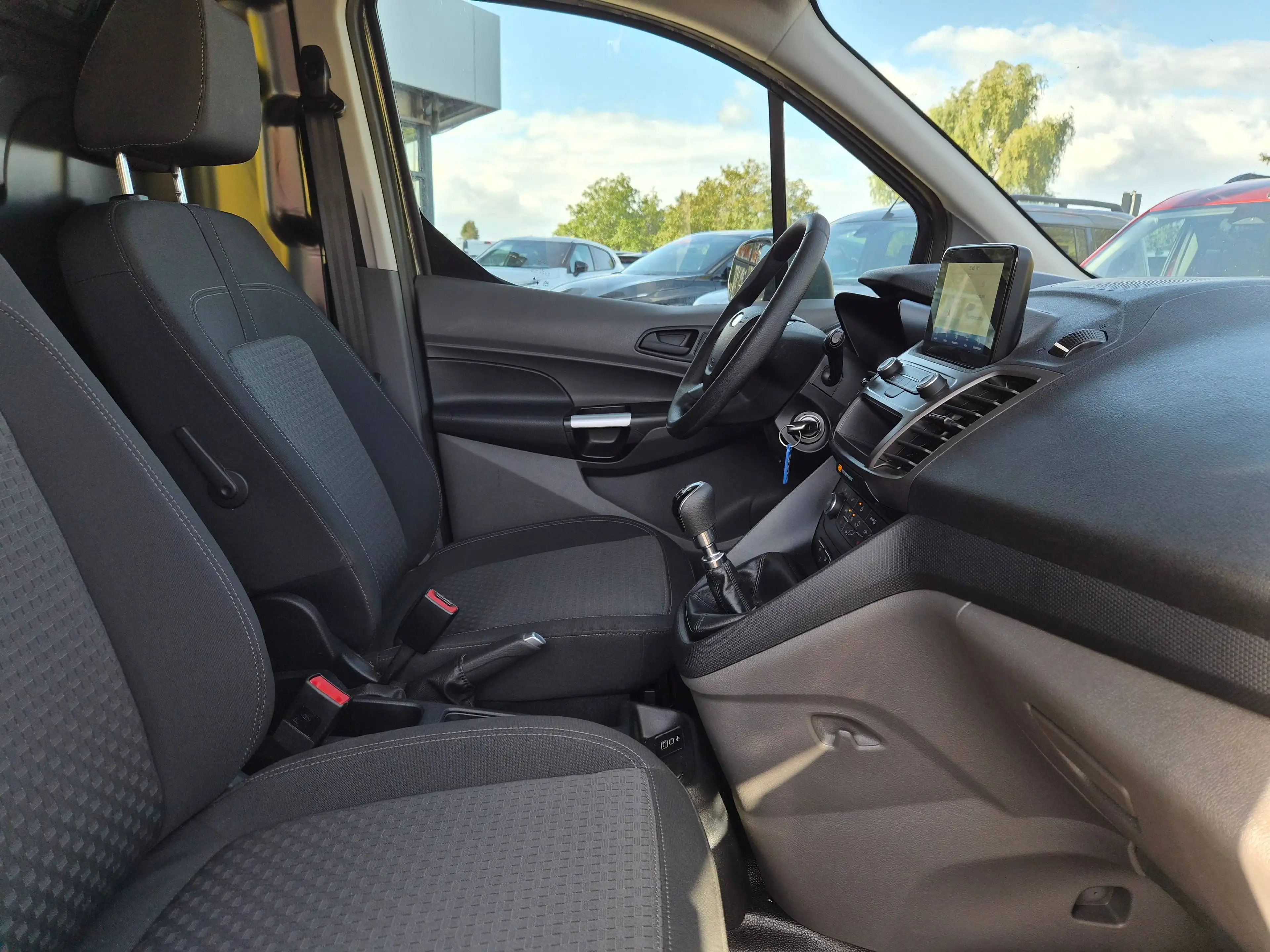 Ford Transit Connect Kasten Trend 250 1.5 EcoBlue 6MT Navi Android Auto/Apple CarPlay AHZV Winterpaket — photo 9