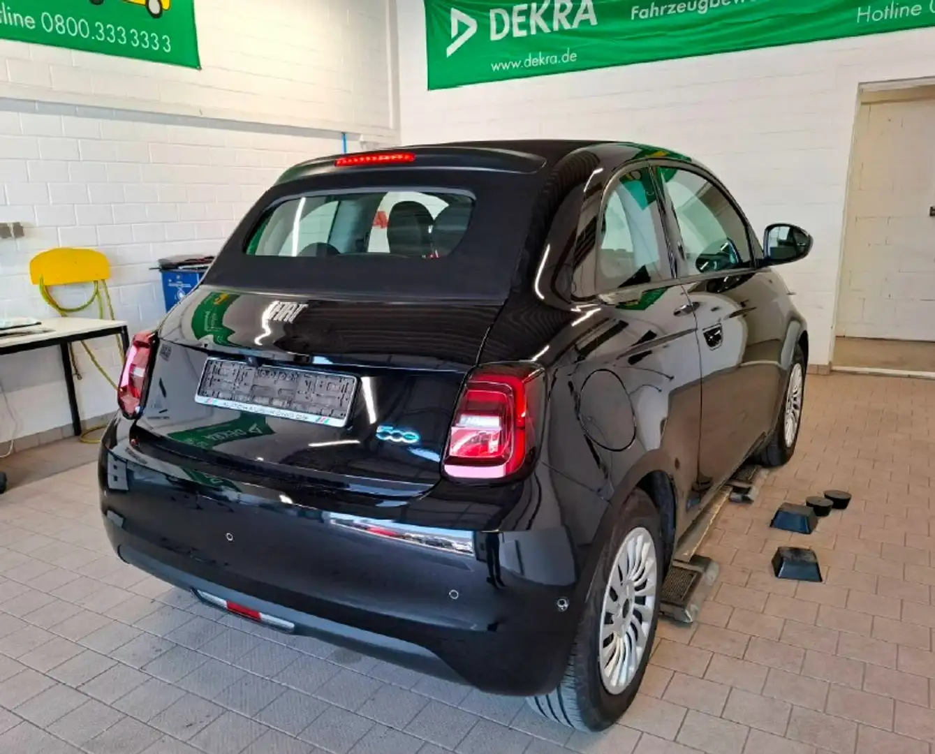 Fiat 500e Cabrio 118PS 42KWh PDC - Kamera Schwarz - 2