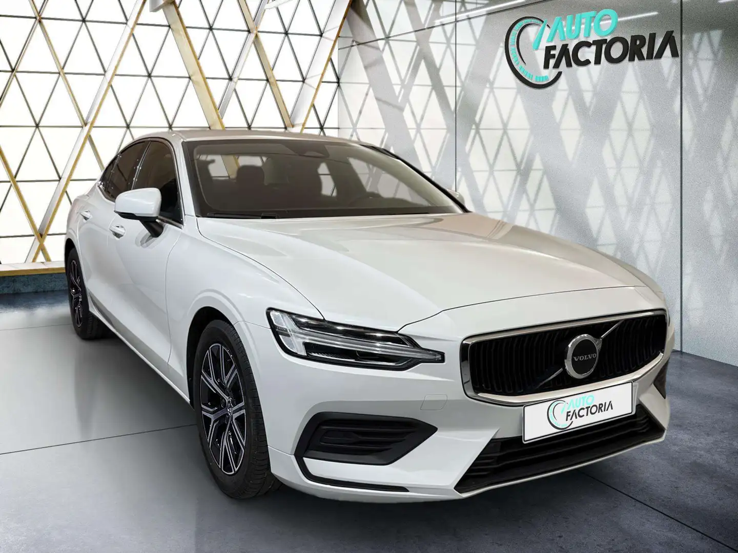 Volvo S60 -40% B4 MHEV 197cv BVA +GPS+CAM+LED+CLIM+Options Béžová - 2
