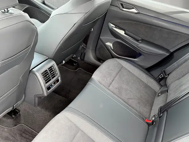 Volkswagen Golf view 11