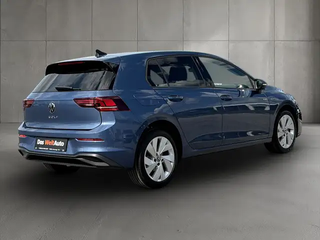 Volkswagen Golf view 4
